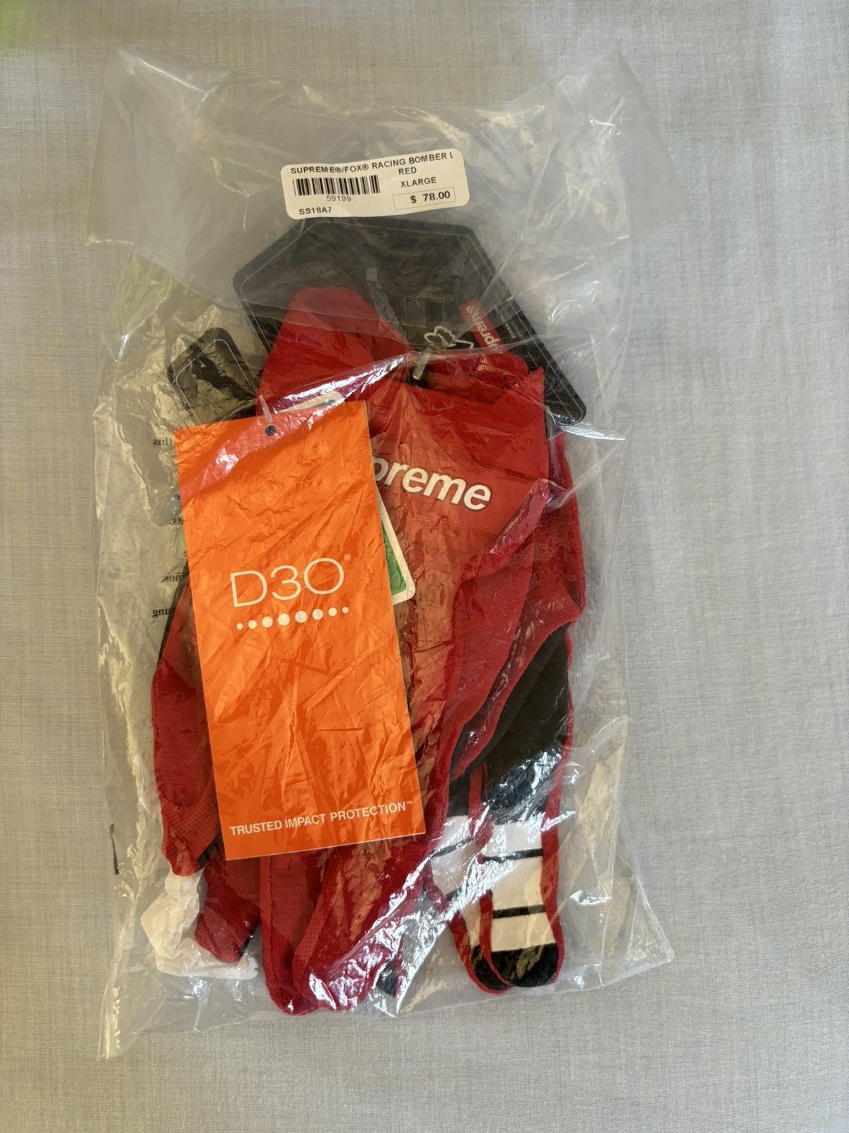 Supreme Gloves Fox | Grailed