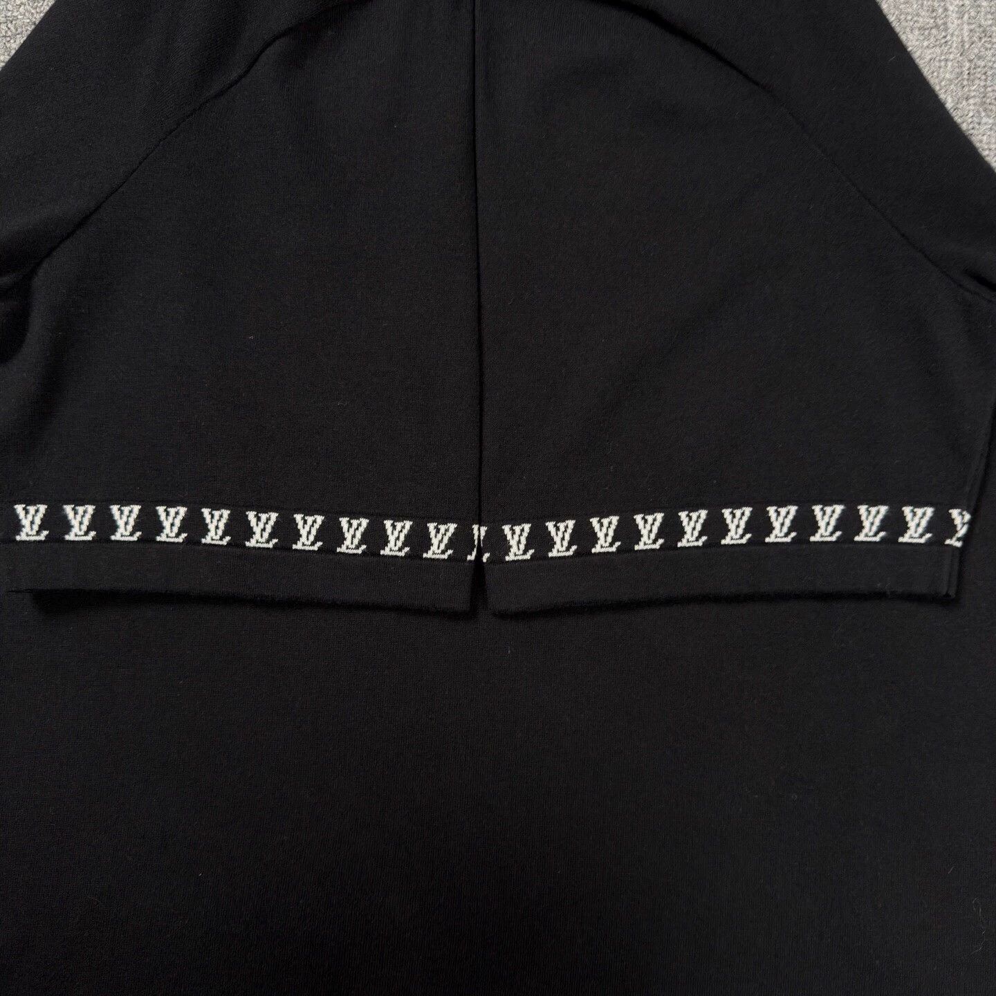 Louis Vuitton LV 25 Black Cuff Allover Print Knit Tee 4L Size US XXL / EU 58 / 5 - 6 Thumbnail