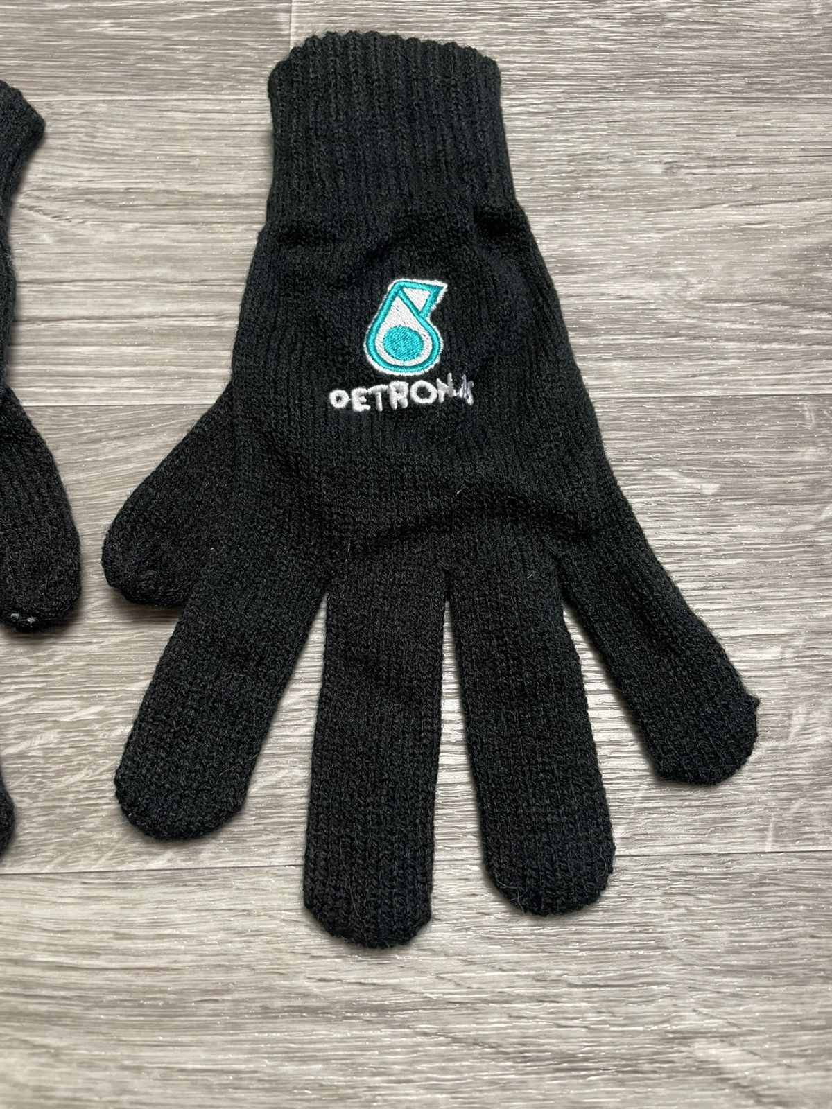 Formula 1 Formula 1 Petronas Racing Black Gloves Size ONE SIZE - 5 Thumbnail