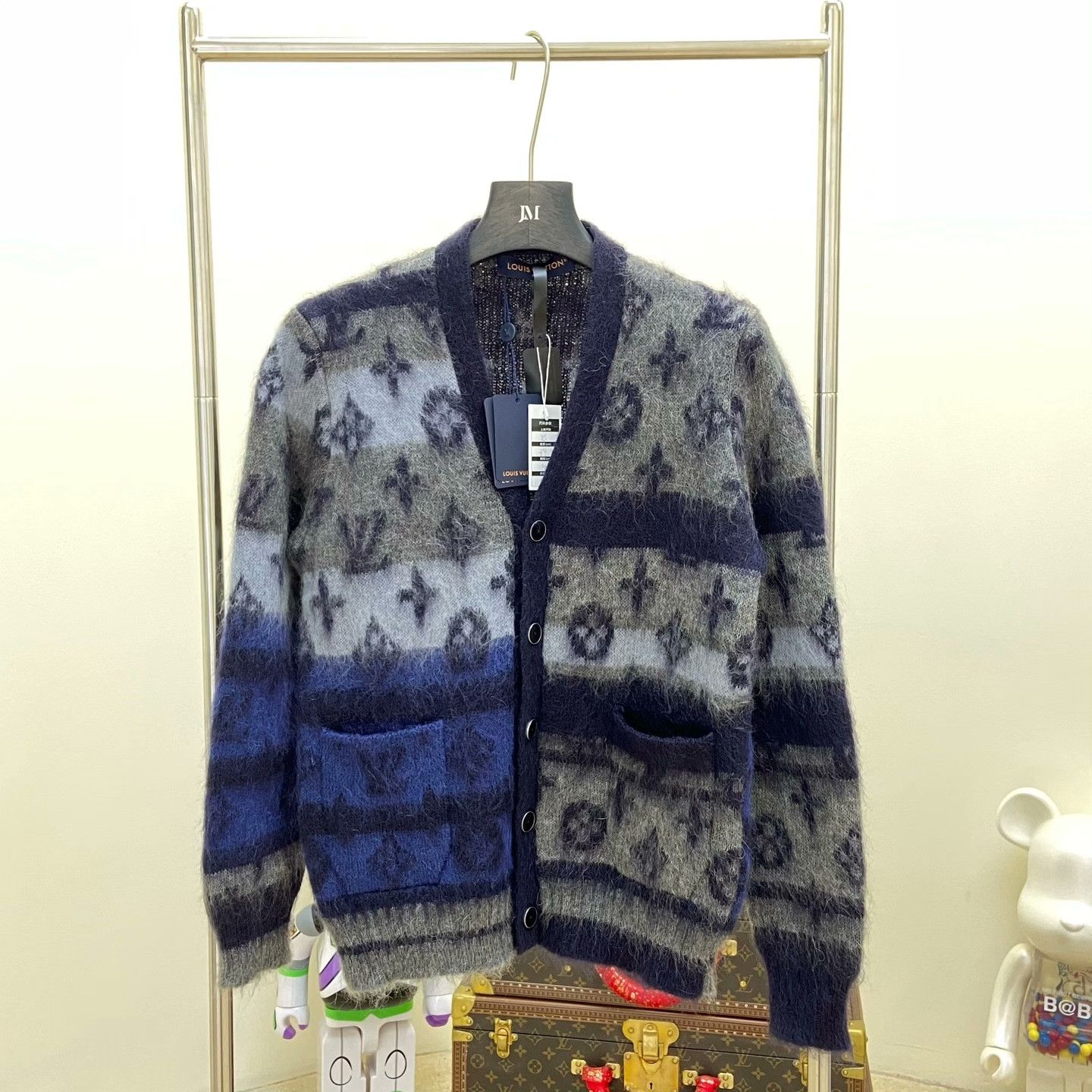 Louis Vuitton Louis Vuitton Sweater xs Men Size US XS / EU 42 / 0 - 1 Thumbnail