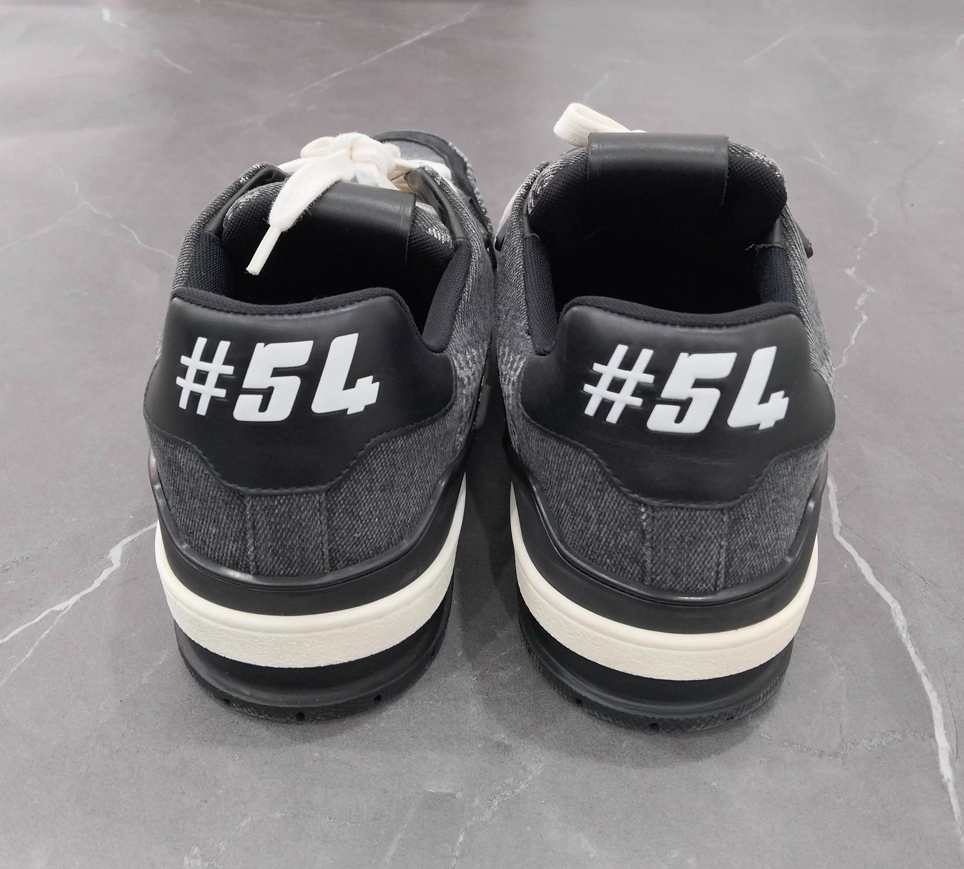 Louis Vuitton LV Damier Print Trainer Sneakers Size 42 Size US 9 / EU 42 - 5 Thumbnail