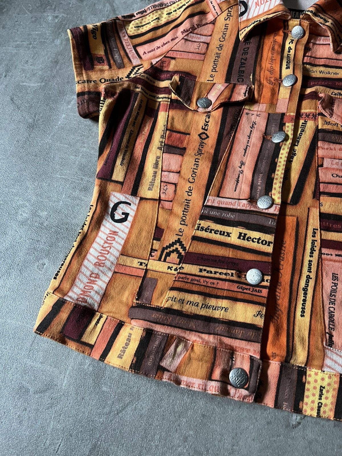 Jean Paul Gaultier Jean Paul Gaultier Bookshelf all over print button up Size US S / EU 44-46 / 1 - 3 Thumbnail