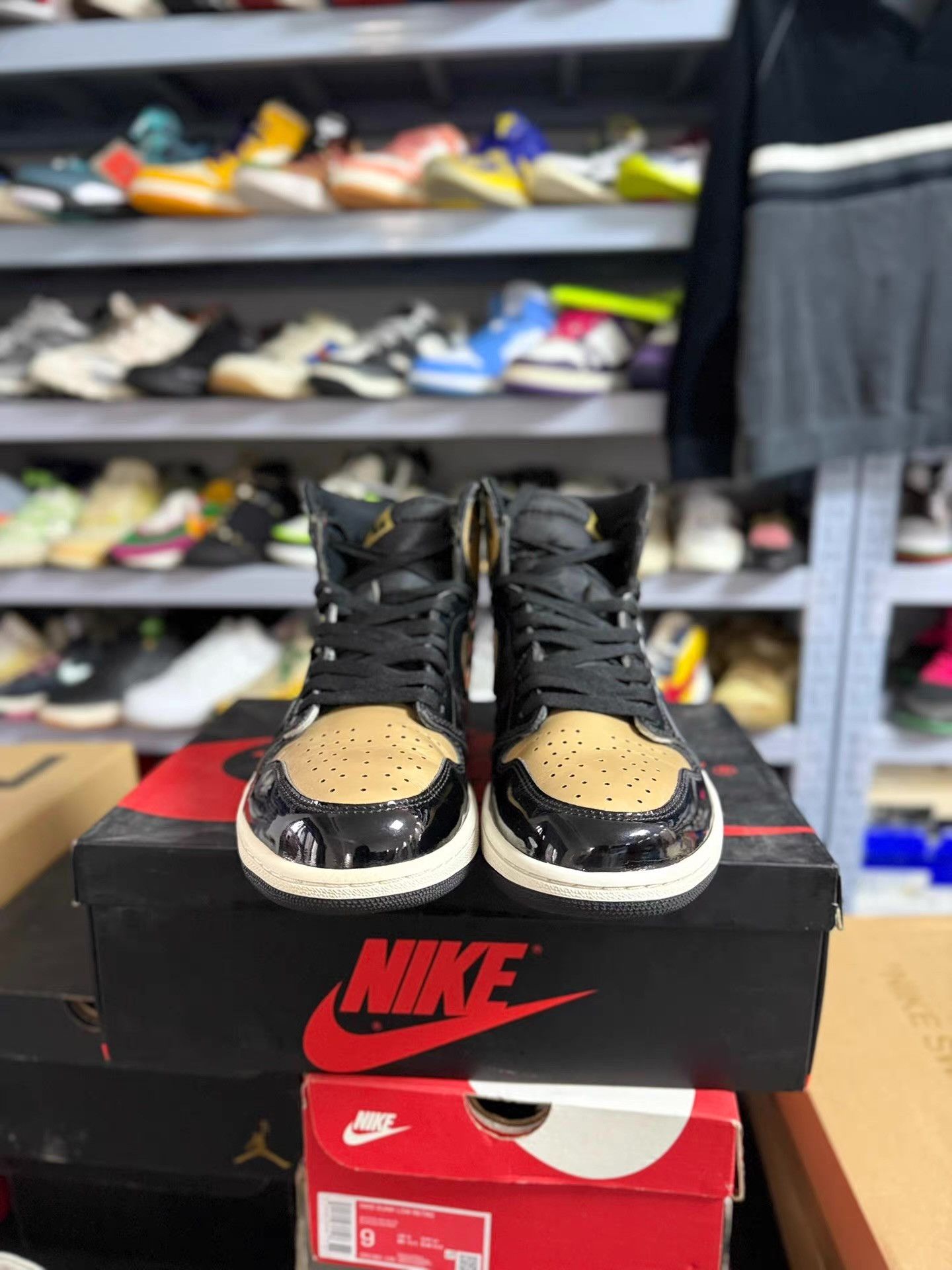 Nike Air Jordan 1 Black Gold Toe Ｑ20 Size US 11 / EU 44 - 3 Thumbnail