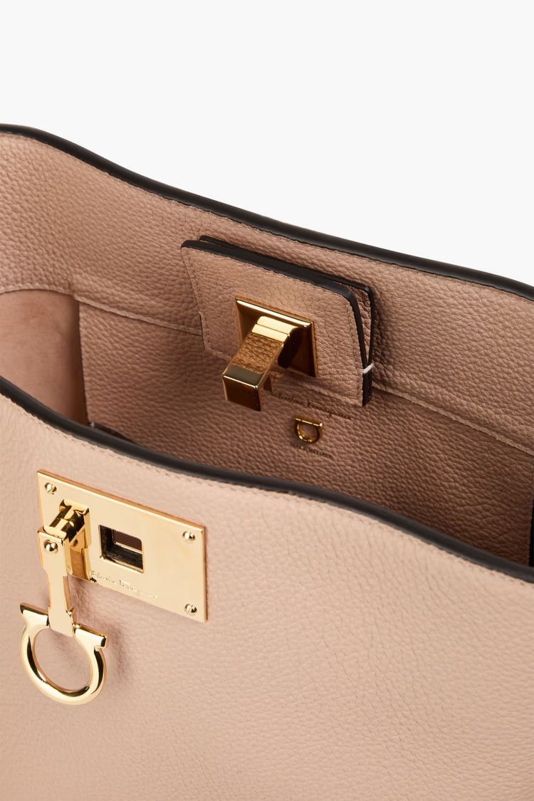 Salvatore Ferragamo o1y0426 Size : OS / Bucket Bag in Blush Size ONE SIZE - 3 Thumbnail