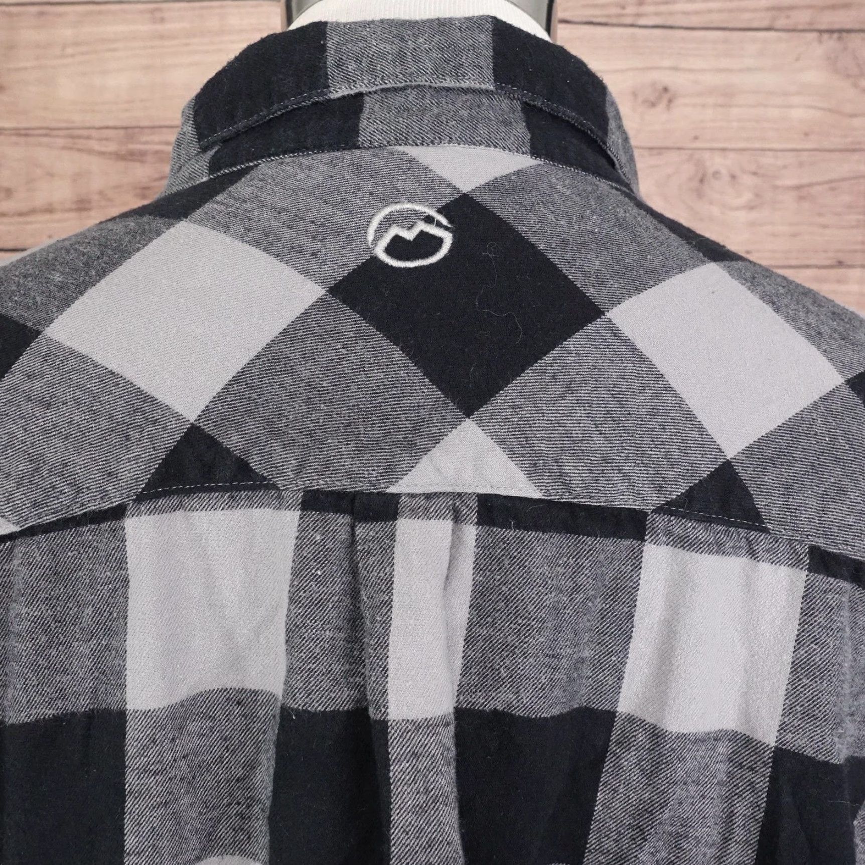 Vintage Magellan Outdoors Men’s Flannel Shirt XL Black Gray Plaid Long Sleeve Casual Outdoor Classic Fit Size US XL / EU 56 / 4 - 5 Thumbnail