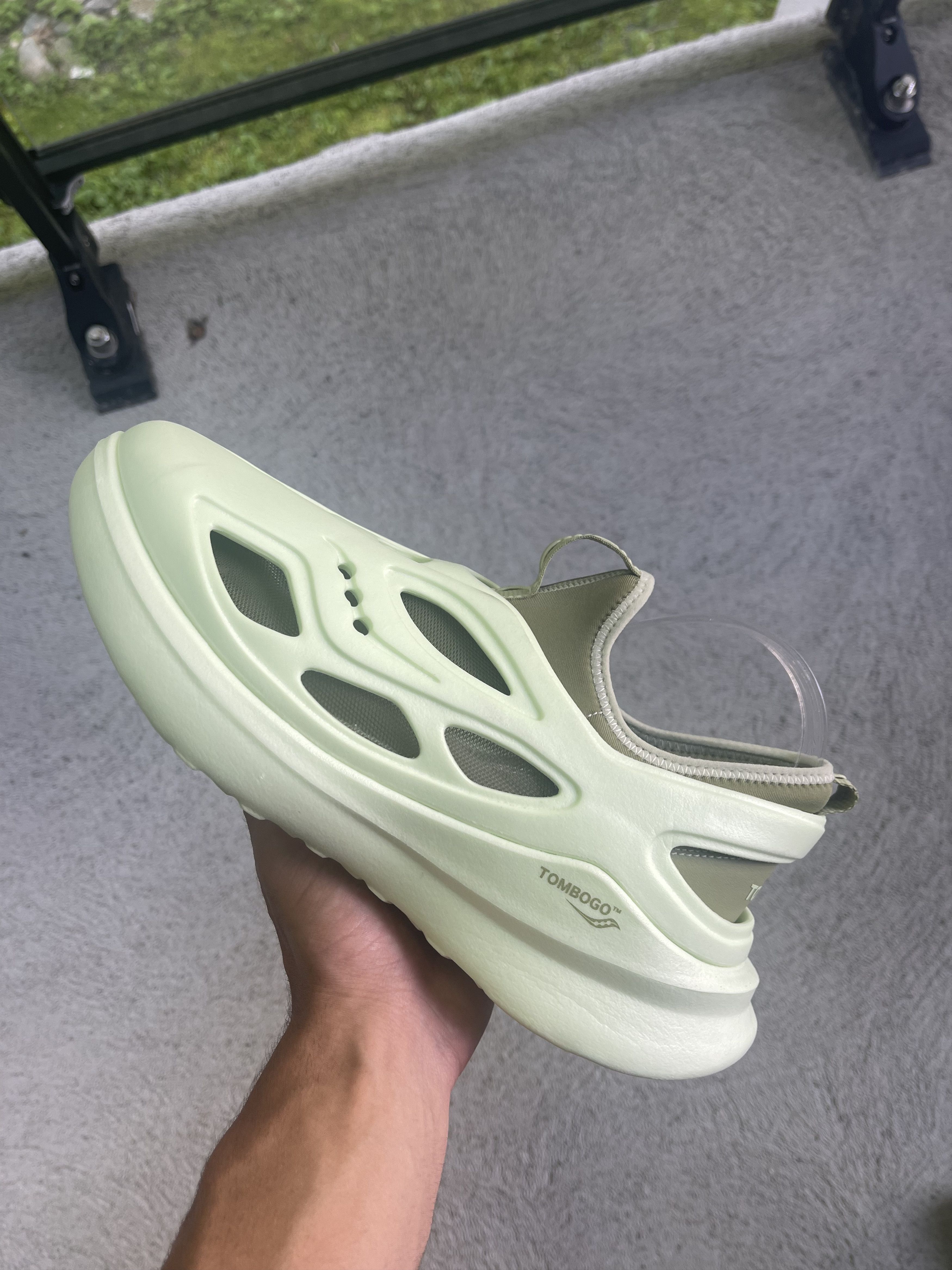 TOMBOGO Saucony Tombogo F&F The Butterfly Glow in the Dark Size US 9 / EU 42 - 3 Thumbnail