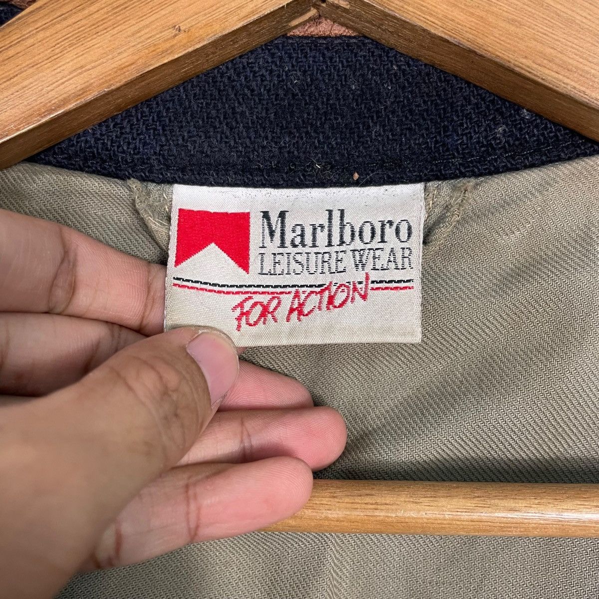 Marlboro Vintage Marlboro Wool Jacket With Leather Collar Size US L / EU 52-54 / 3 - 17 Thumbnail