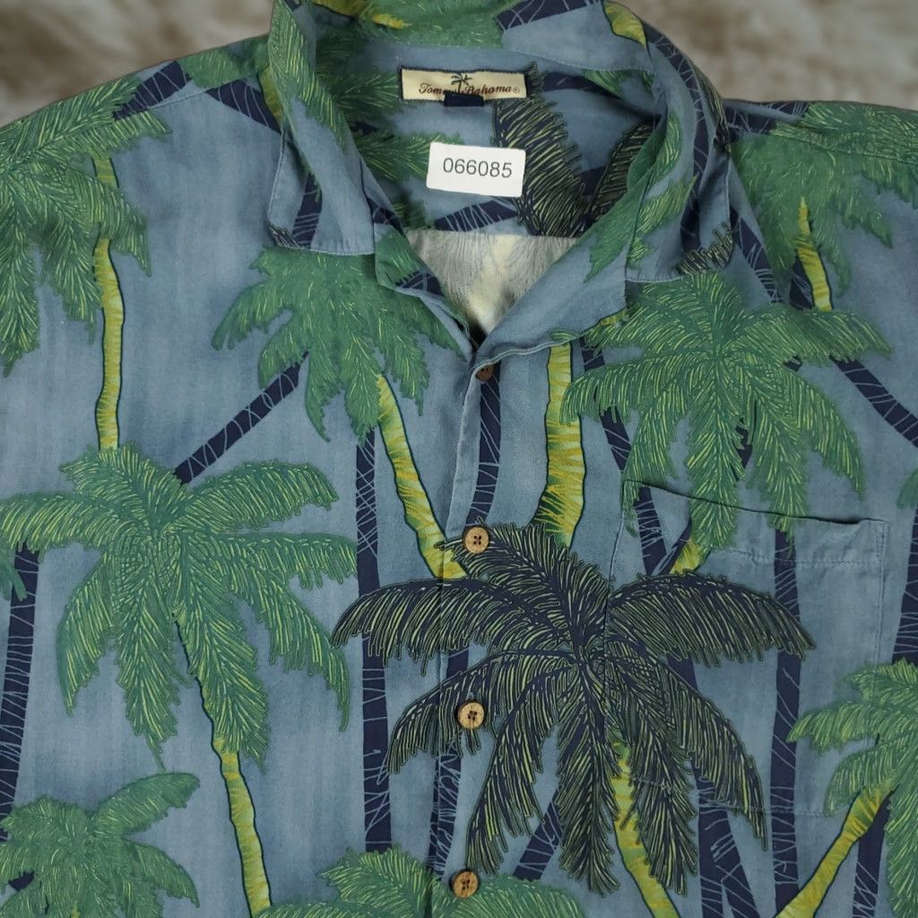 Tommy Bahama Tommy Bahama Shirt Mens XL Blue Palm Tree Print Silk Hawaiian Button Up Size US XL / EU 56 / 4 - 1 Thumbnail
