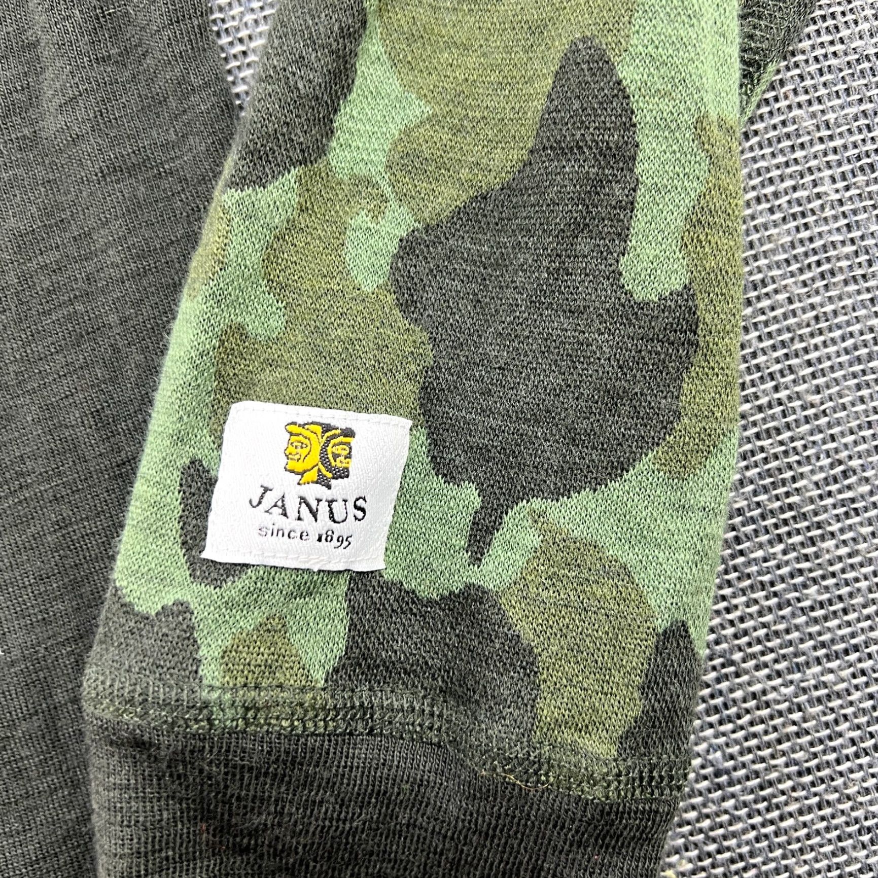 Vintage Devold JANUS Base Layer Shirt Mens XL Merino Wool Camo Green Outdoor Thermal Thermo Size US XL / EU 56 / 4 - 3 Thumbnail