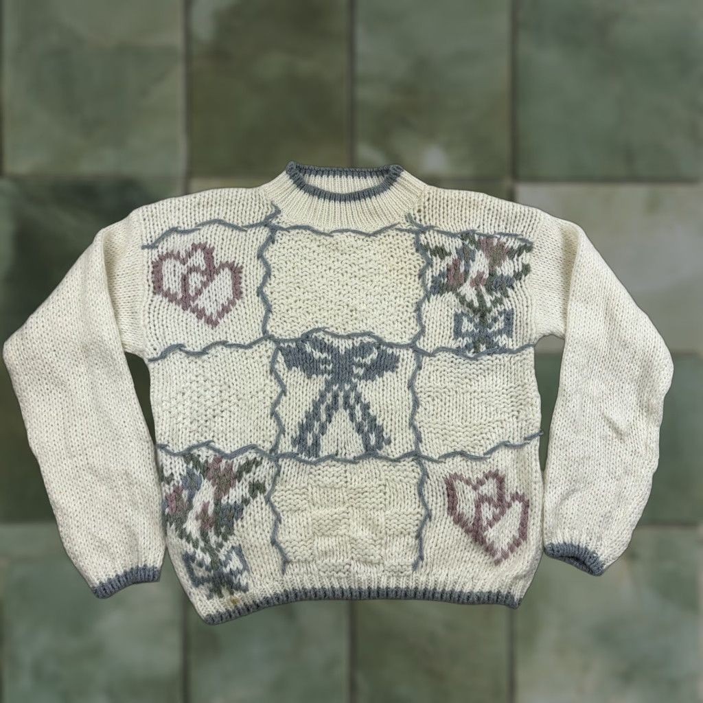 Vintage VINTAGE Nuggets Sweater Womens S White Heart Flowers 90s Pullover Size S / US 4 / IT 40 - 1 Thumbnail