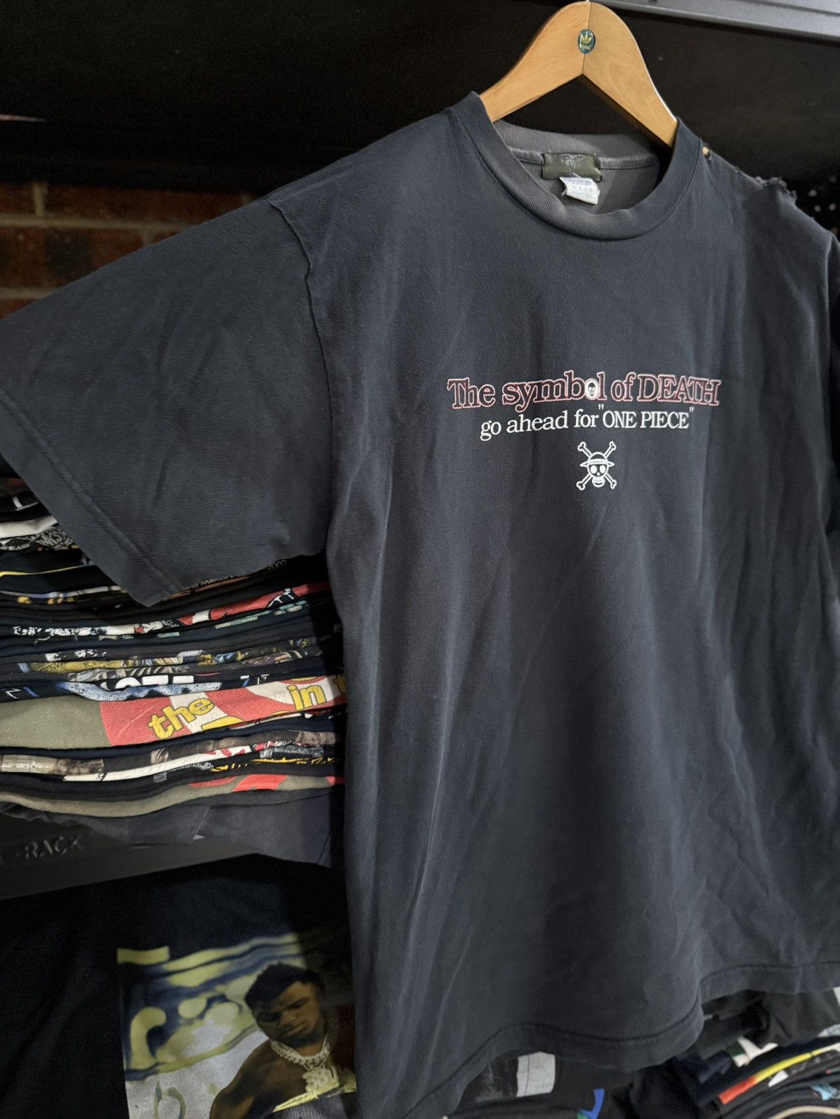 Anime × Vintage Thrashed Vintage One Piece The Symbol Of Death Logo Tee Size US L / EU 52-54 / 3 - 10 Thumbnail