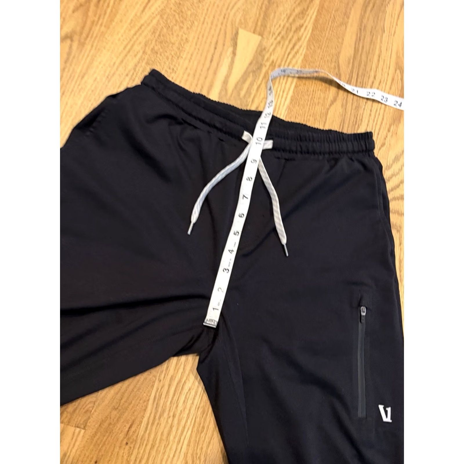 Vuori Vuori Sunday Performance Jogger Men’s Size S Black V416 Jogger Activewear Pockets Breathable Elastic Waist Inseam 28 in Sports Athleisure Outdoor Size US 29 - 7 Thumbnail