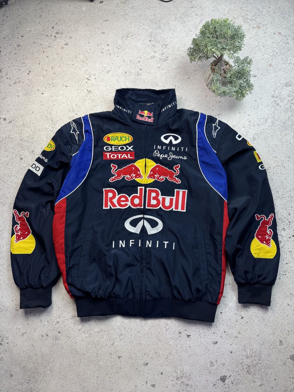 Formula 1 Red Bull Infinity Team Formula 1 F1 Racing Jacket Bomber Size US XL / EU 56 / 4 - 2 Thumbnail