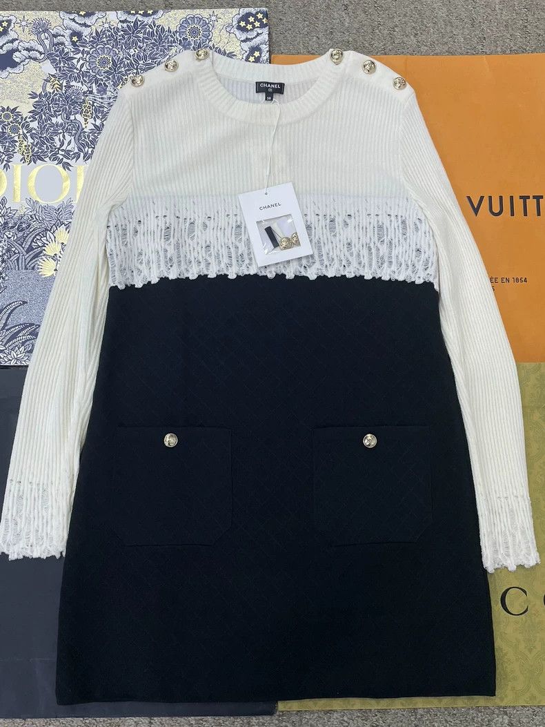 Chanel Black and white color-matched gold-button long-slee