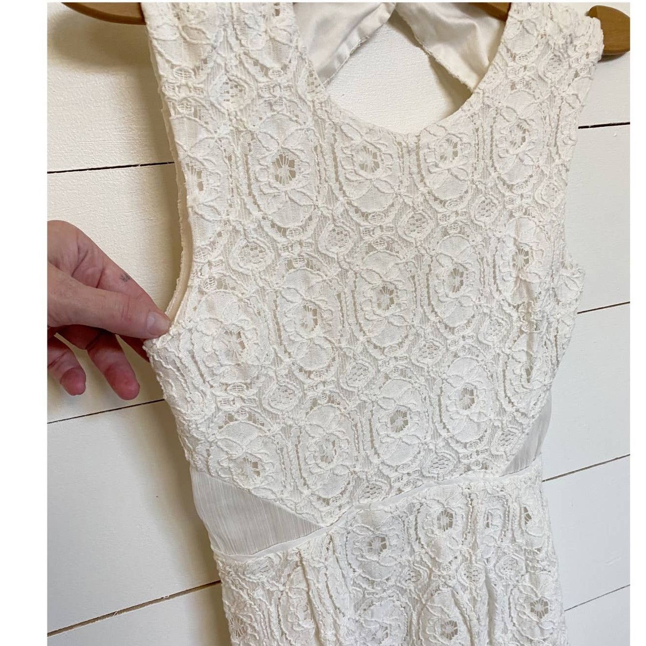Urban Outfitters Urban Outfitters Kimchi Blue Camilla Medallion Lace Dress 4 Size S / US 4 / IT 40 - 13 Thumbnail