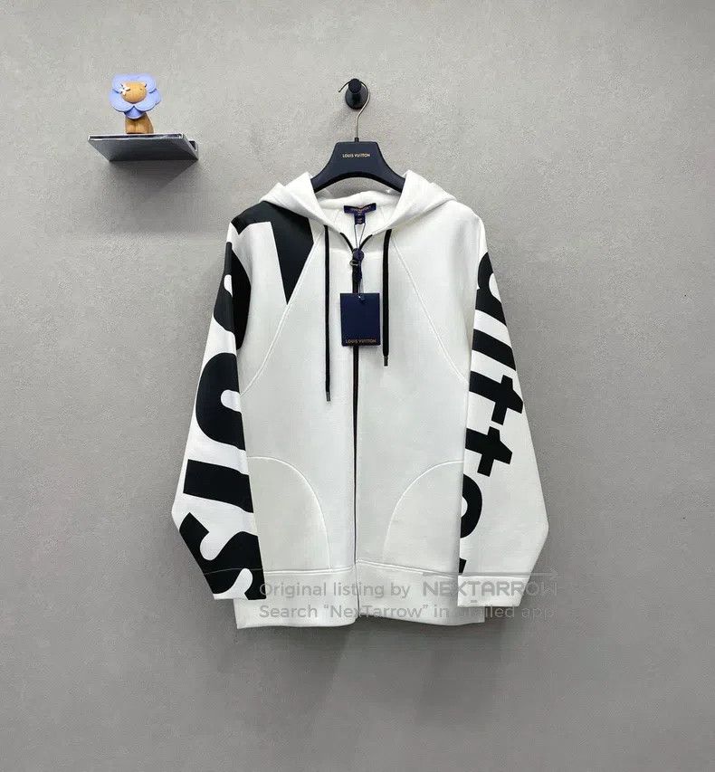 Louis Vuitton Louis Vuitton White monogrammed print jacket Size US XS / EU 42 / 0 - 2 Thumbnail
