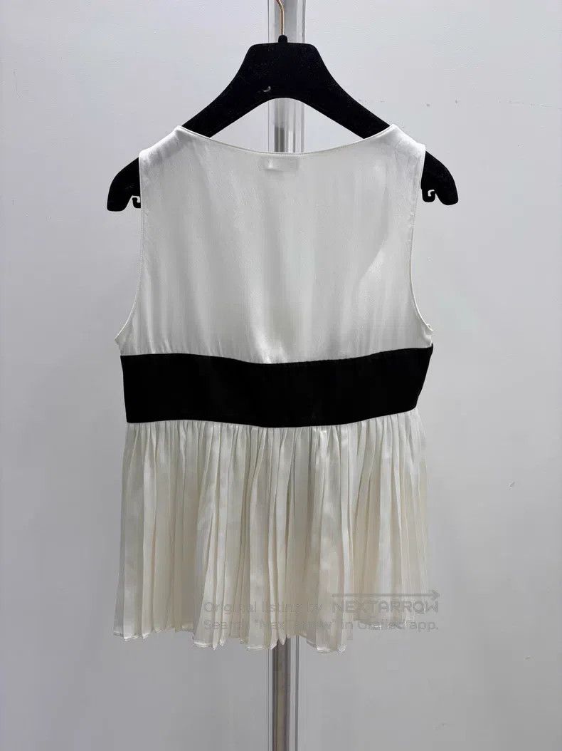 Chanel Chanel White bow vest Size XS / US 0-2 / IT 36-38 - 2 Thumbnail