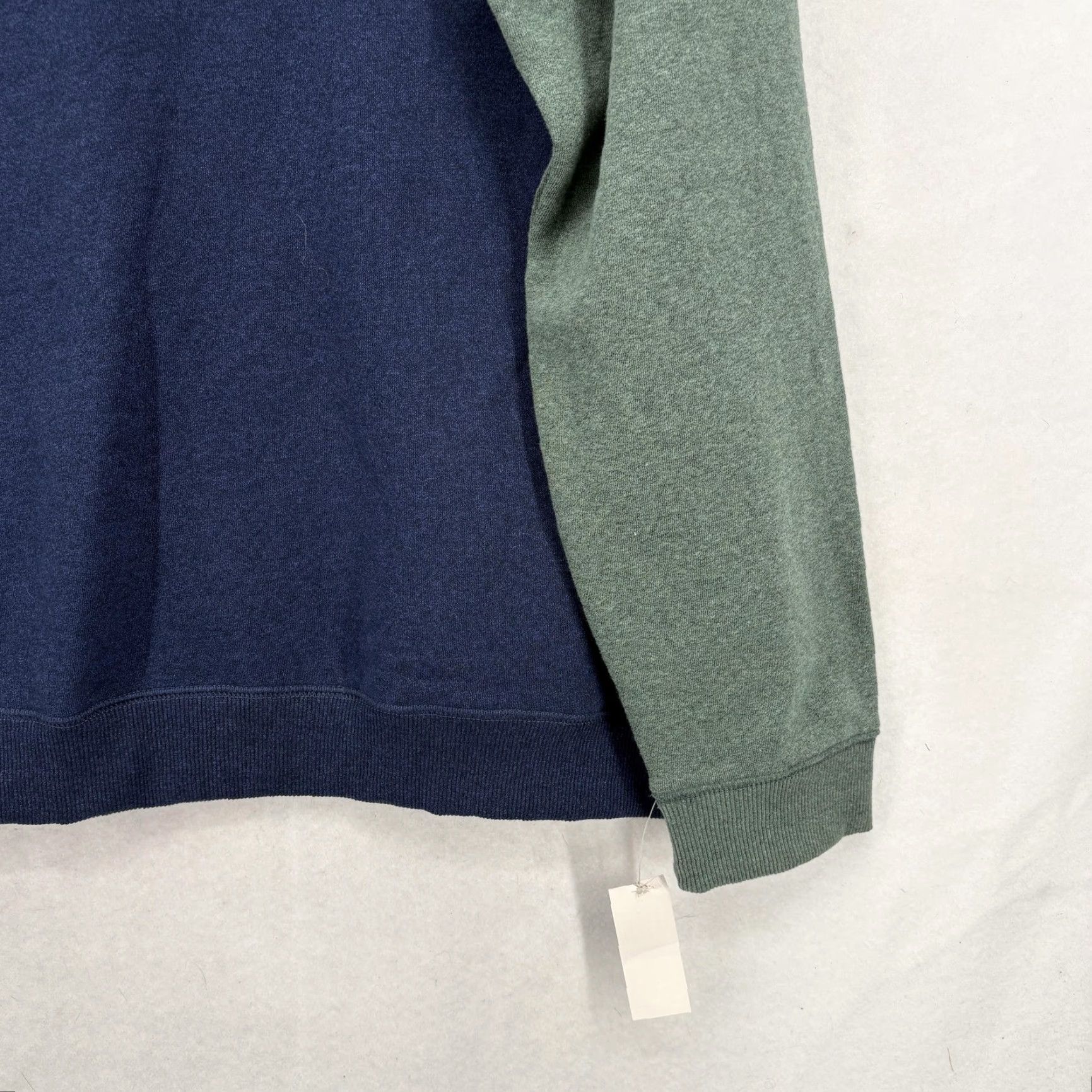 Izod VINTAGE? No, it's not vintage. IZOD Sweatshirt Mens XL Pullover Green Advantage Performance 1/4 Zip Fleece Logo Size US XL / EU 56 / 4 - 3 Thumbnail