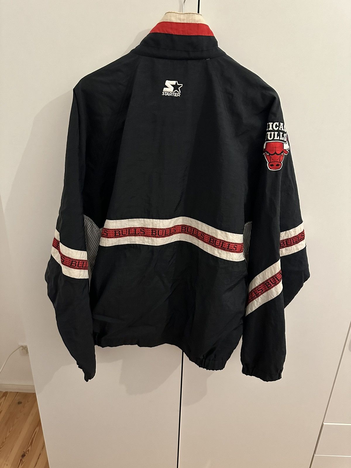 Starter Starter Jacket Chicago Bulls Size XL NBA Vintage Starter Size US XL / EU 56 / 4 - 2 Thumbnail