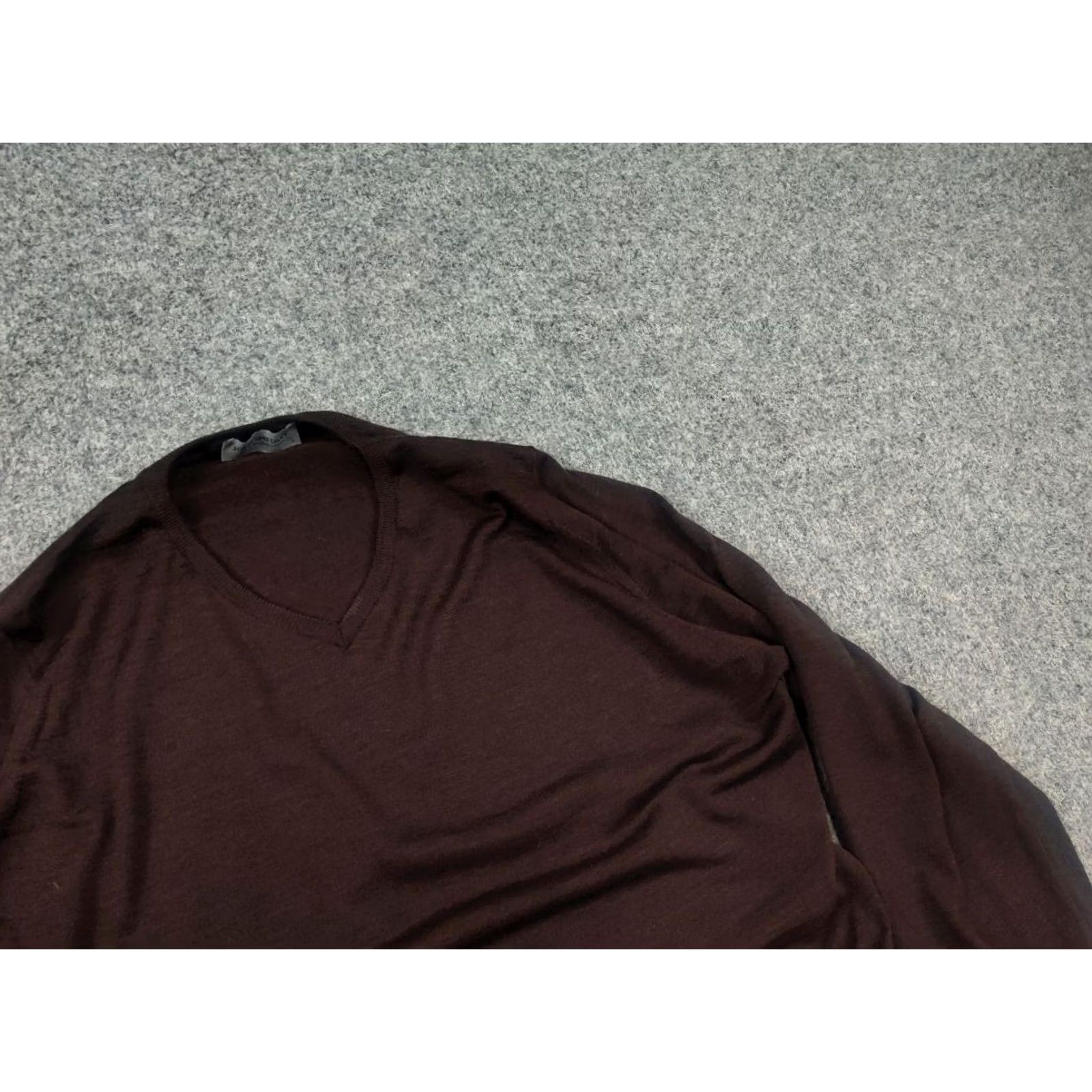 John Smedley John Smedley England Design light elastic Brown V neck wool sweater long sleeve Shirt Mens L Brown Wool V-Neck Pullover 70 cm 72 cm 38 cm 55 cm - - Size US L / EU 52-54 / 3 - 7 Thumbnail