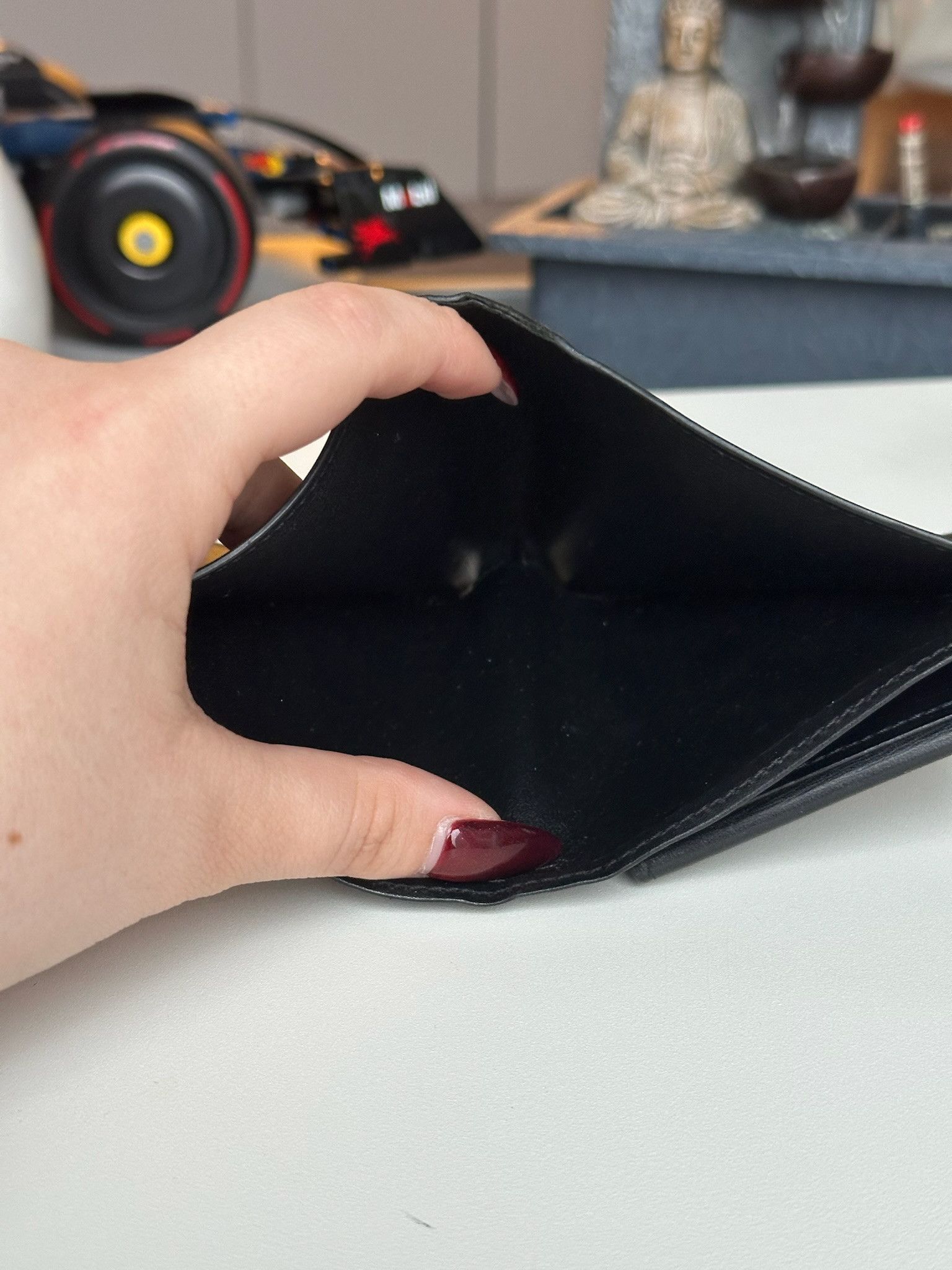 Louis Vuitton Authentic Louis Vuitton Wallet LV Logo Black Leather Size ONE SIZE - 11 Thumbnail
