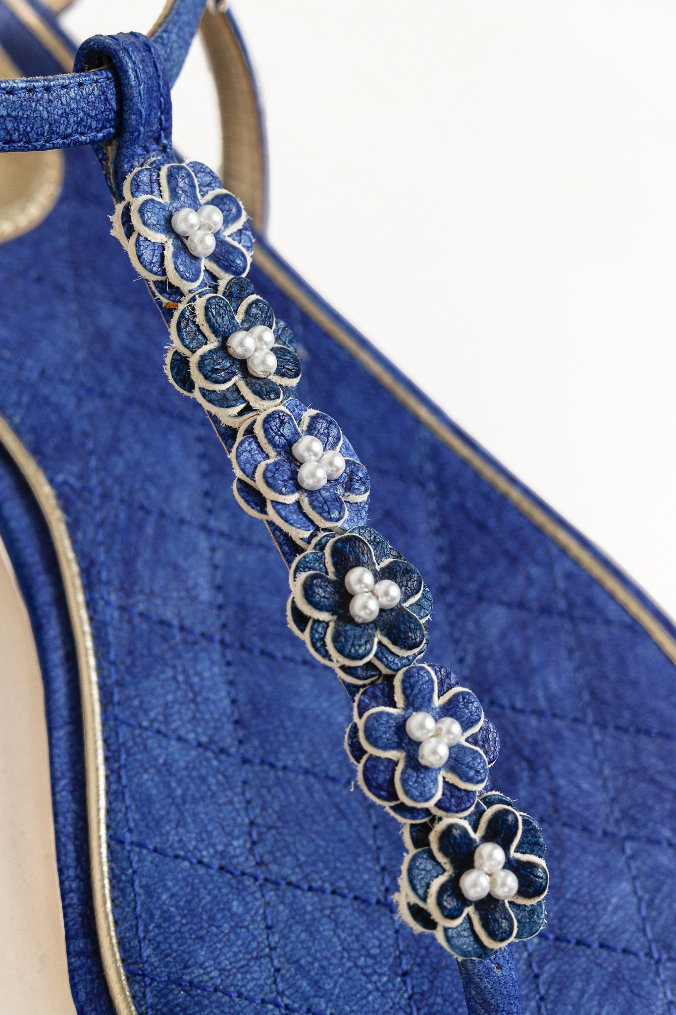 Chanel Chanel Blue Floral-Embellished Leather Thong Sandals Size US 10.5 / IT 40.5 - 8 Thumbnail