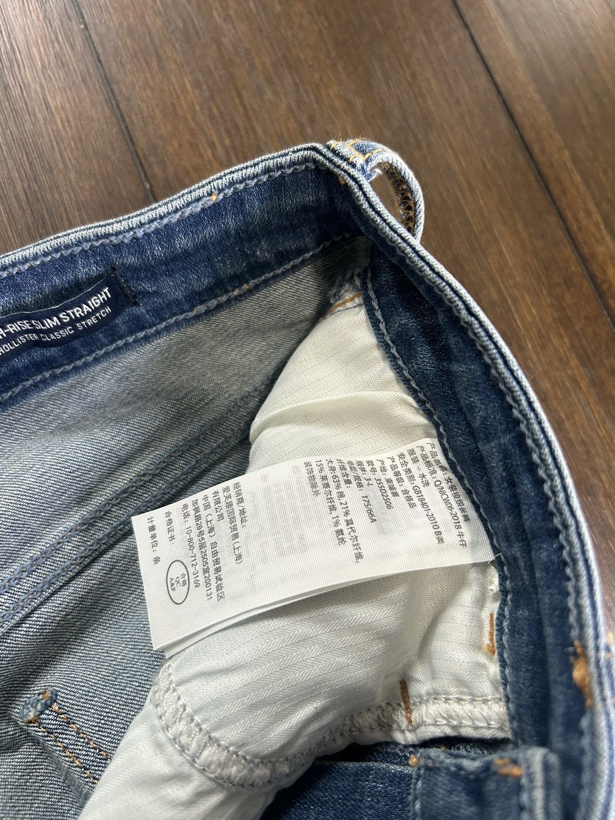 Hollister Hollister Jeans 3L Distressed High-Rise slim straight jeans Size 26" / US 2 / IT 38 - 13 Thumbnail
