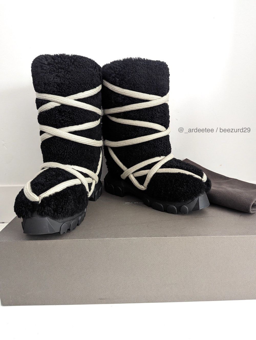 Rick Owens *NEW* SHEARLING LUNAR TRACTOR BOOTS FW22 STROBE Size US 9 / EU 42 - 3 Thumbnail