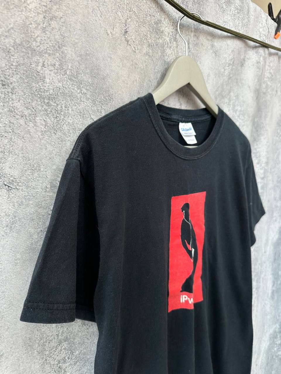 Vintage Gildan IPWN Parody T-Shirt y2k Short Sleeve Tee Size US M / EU 48-50 / 2 - 4 Thumbnail
