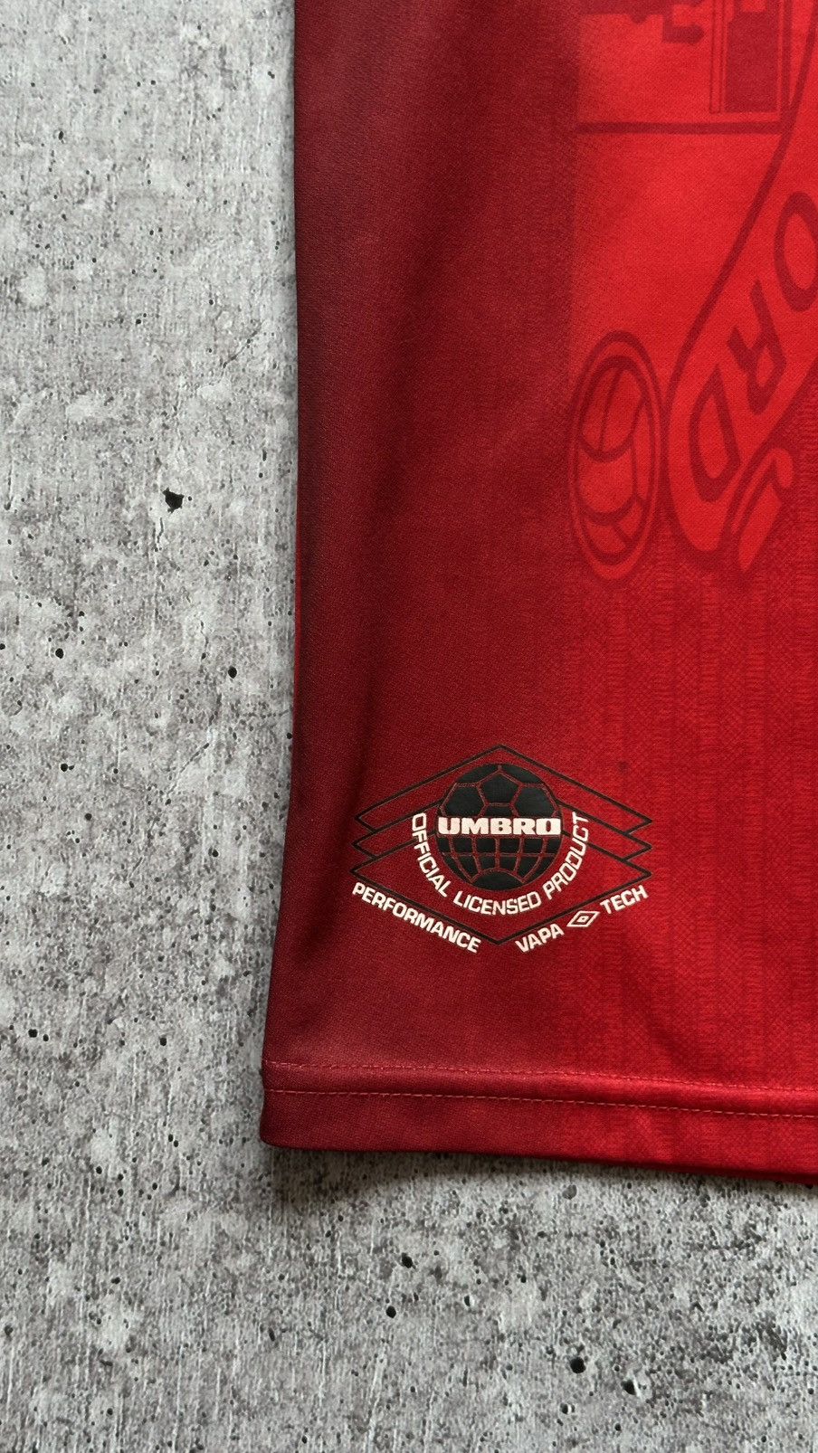 Umbro 1996/98 Umbro Manchester United Vintage Home Soccer Jersey Size US L / EU 52-54 / 3 - 4 Thumbnail