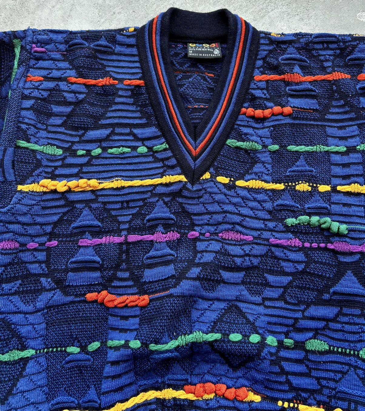 Coogi RAREST COOGI DISTRESSED V NECK CABLE KNIT Size US M / EU 48-50 / 2 - 4 Thumbnail