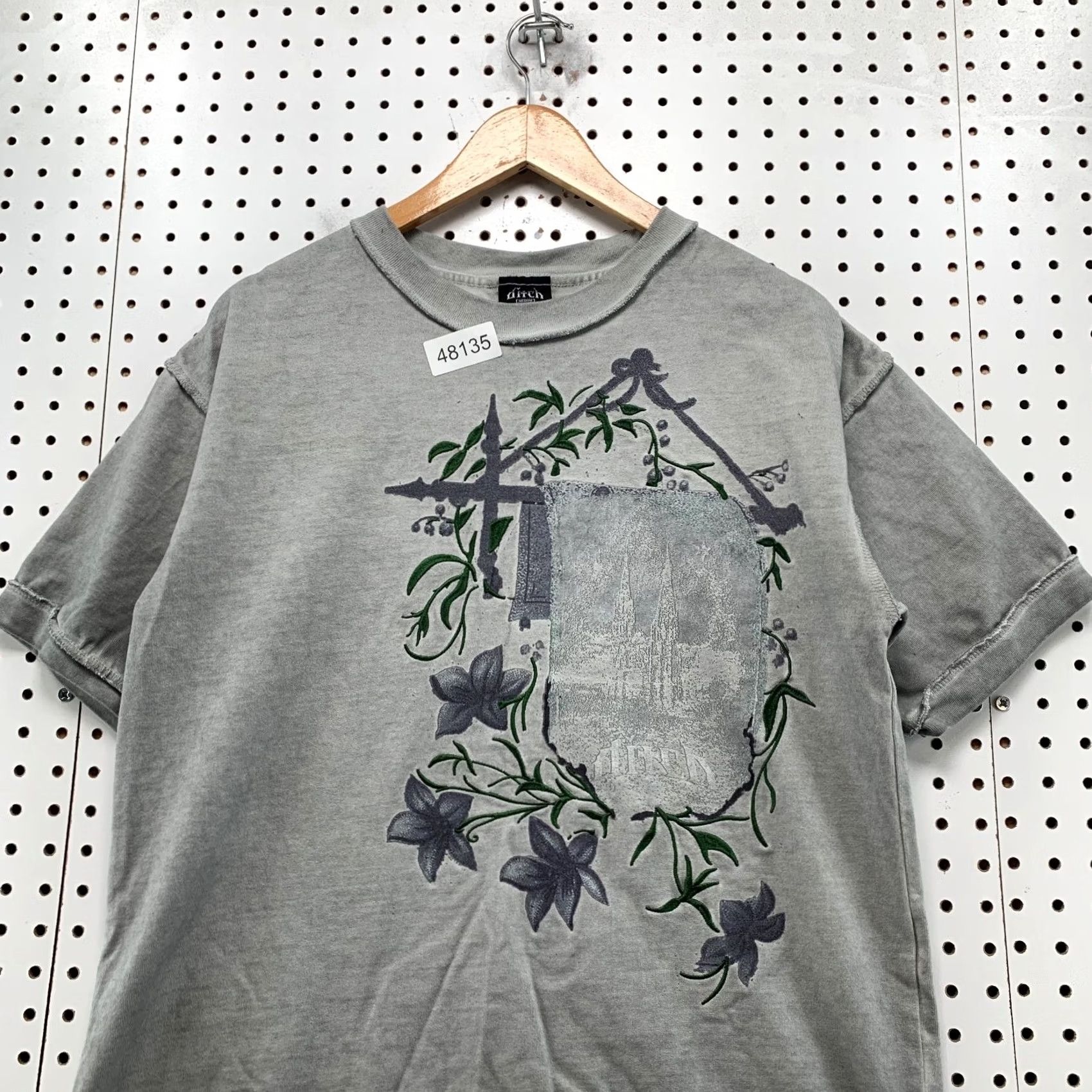 Vintage Ditch Embroidered Scroll T Shirt Mens Medium Gray Goth Heavyweight Size US M / EU 48-50 / 2 - 4 Thumbnail
