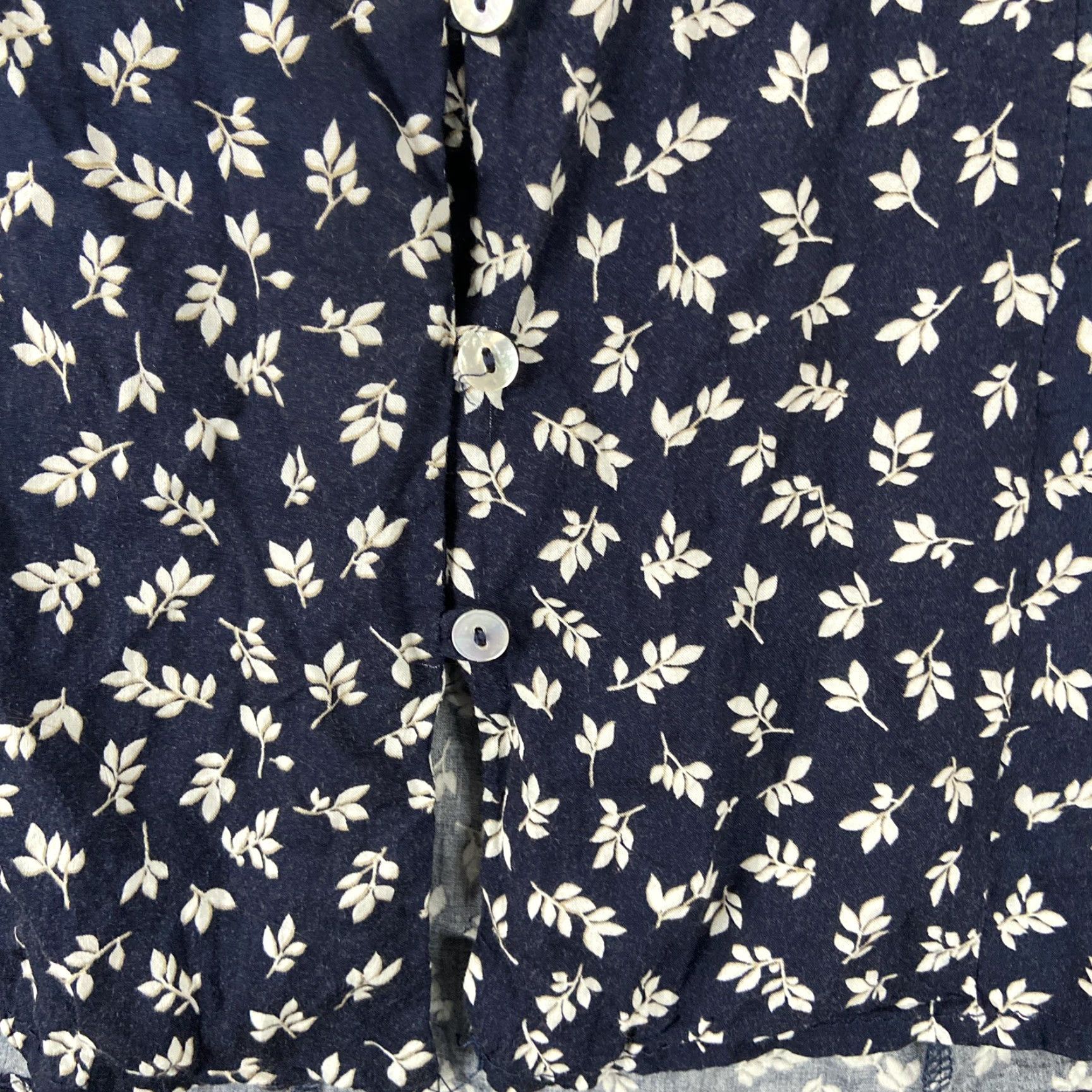 Vintage Dee Elly Floral Blouse Women’s S Blue White Short Sleeves Size S / US 4 / IT 40 - 3 Thumbnail