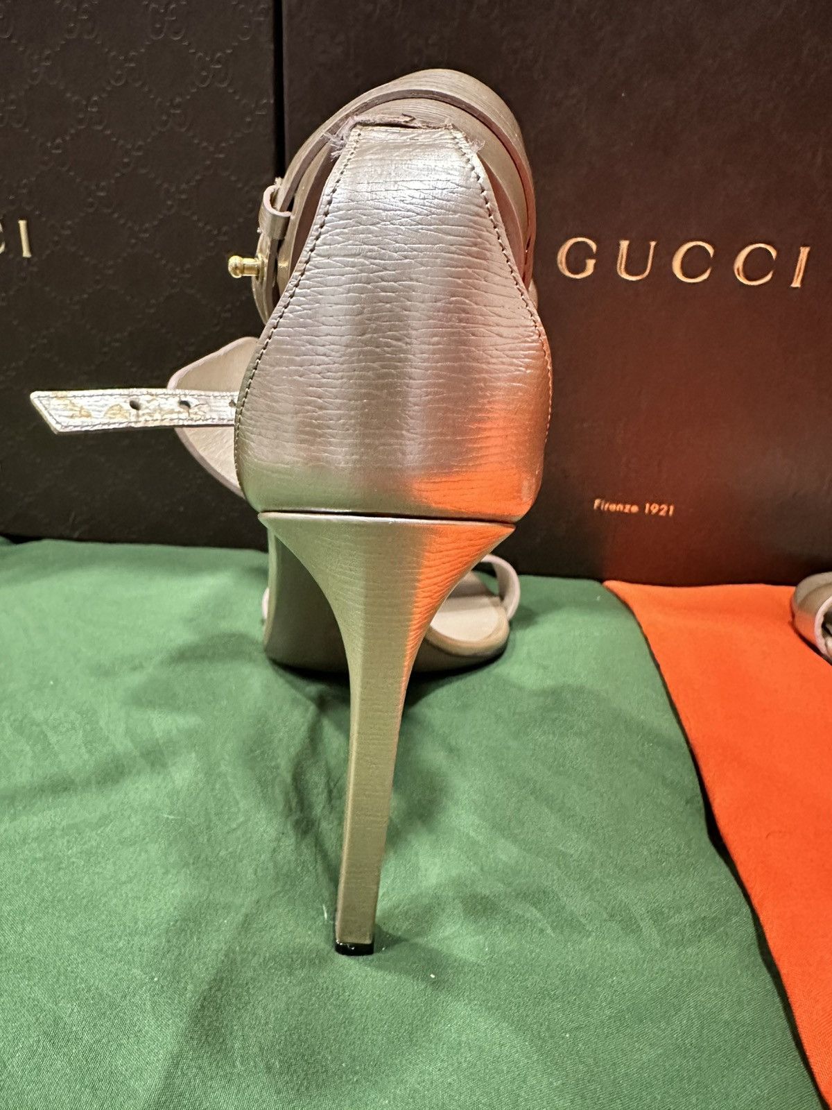 Gucci Gucci Women’s Metallic Gold Sandals Size 8.5 US Euro 38.5 Size US 8.5 / IT 38.5 - 11 Thumbnail