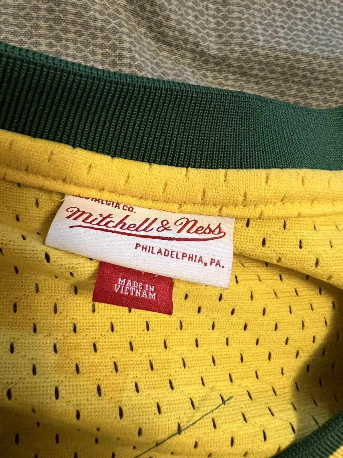 Mitchell & Ness Ricky Henderson Oakland Athletics Jersey Size US L / EU 52-54 / 3 - 5 Thumbnail