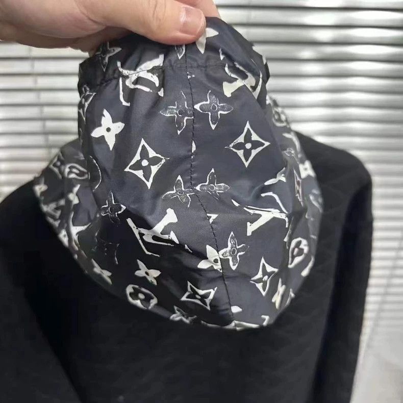 Louis Vuitton Louis Vuitton Hat logo jacket Size US S / EU 44-46 / 1 - 5 Thumbnail