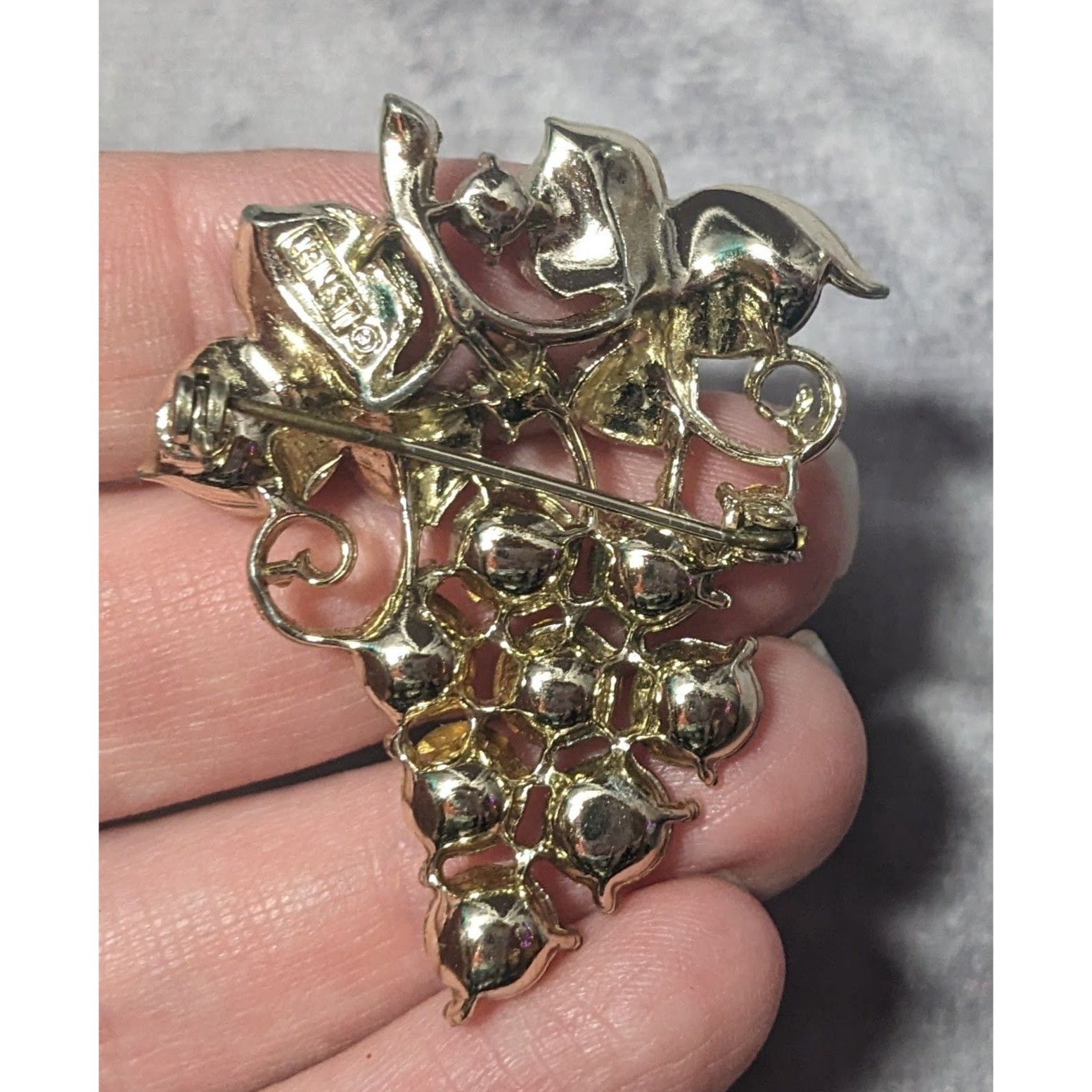 Other Vintage Lisner Grape Bunch Gold Tone Rhinestone Brooch Size ONE SIZE - 10 Thumbnail