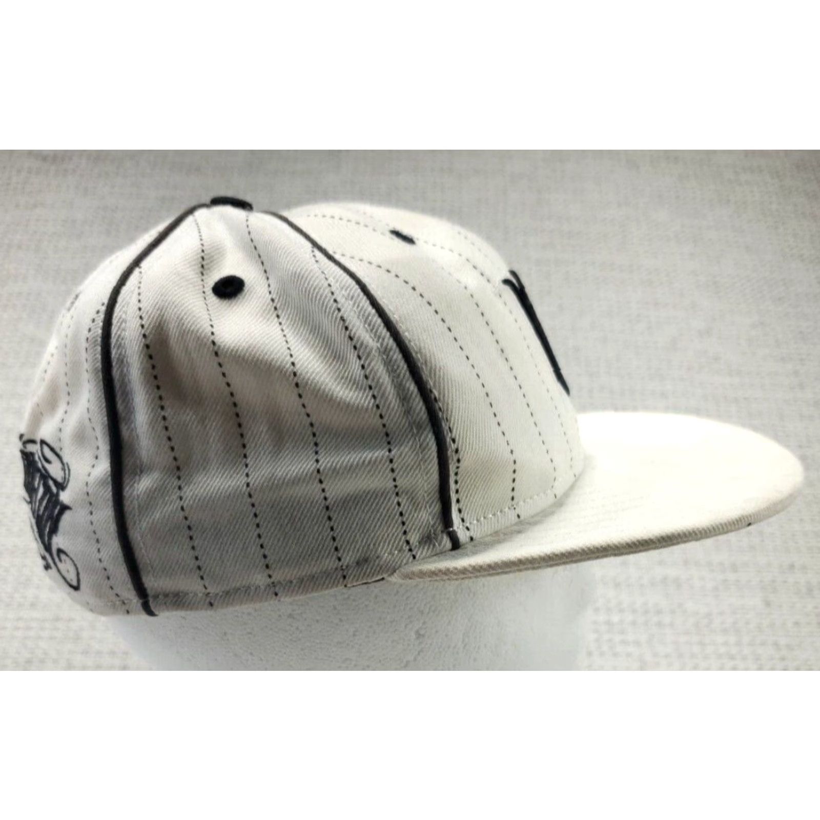 Bally Hart and Huntington 59Fifty Baseball Cap Hat Fitted 7 White 59Fifty Baseball Cap Mens Cap Pinstripe Ball Hat Size ONE SIZE - 3 Thumbnail