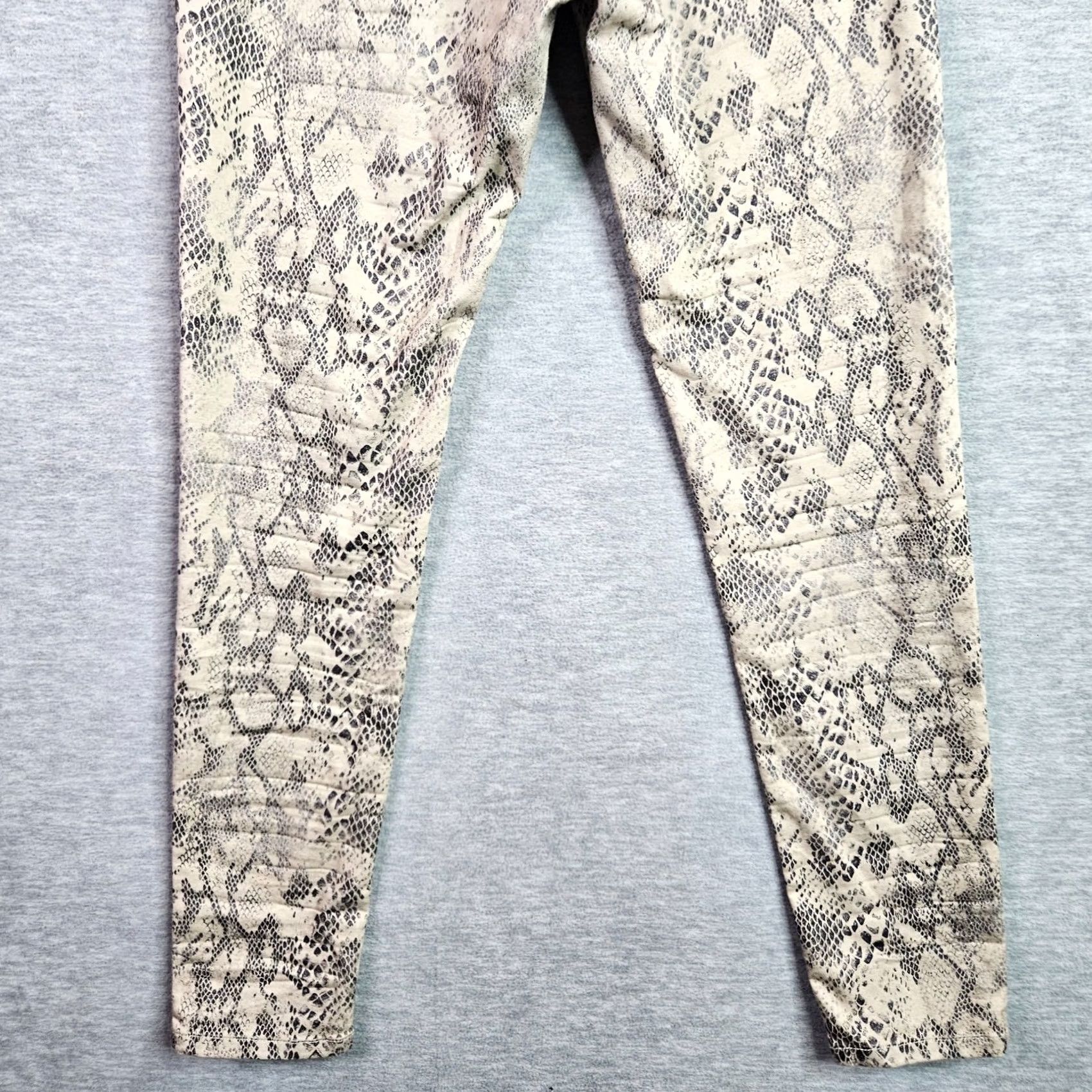 Vintage Bevy Flog Animal Print Pull-on Jogger Women's Size 25 Gray Animals Print Jogger Regular Pants Womens Size 25 Size 42" / US 20 - 4 Thumbnail