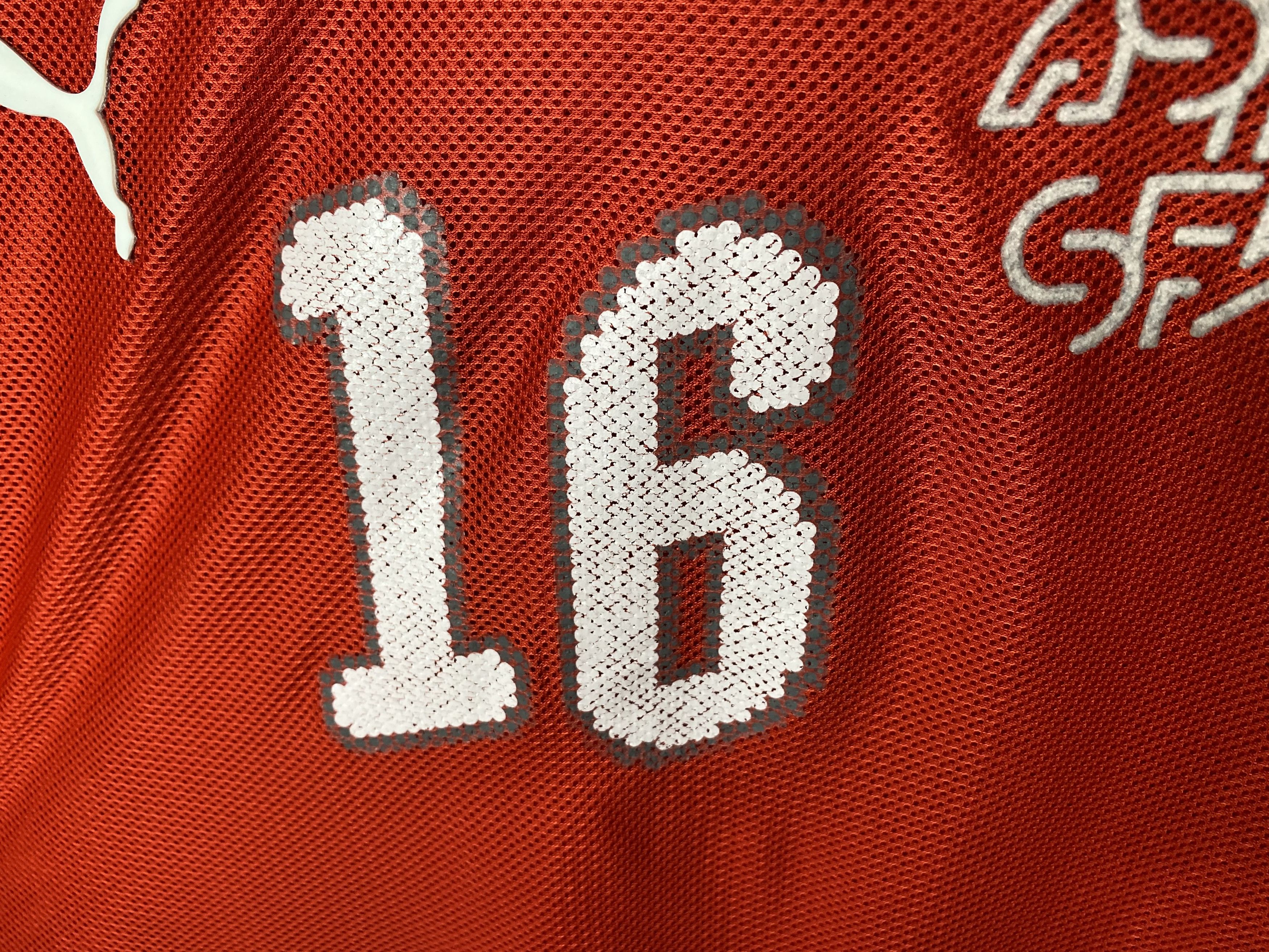 Puma BARNETTA #16 SWITZERLAND 2008 HOME FOOTBALL SHIRT SOCCER Size US M / EU 48-50 / 2 - 5 Thumbnail