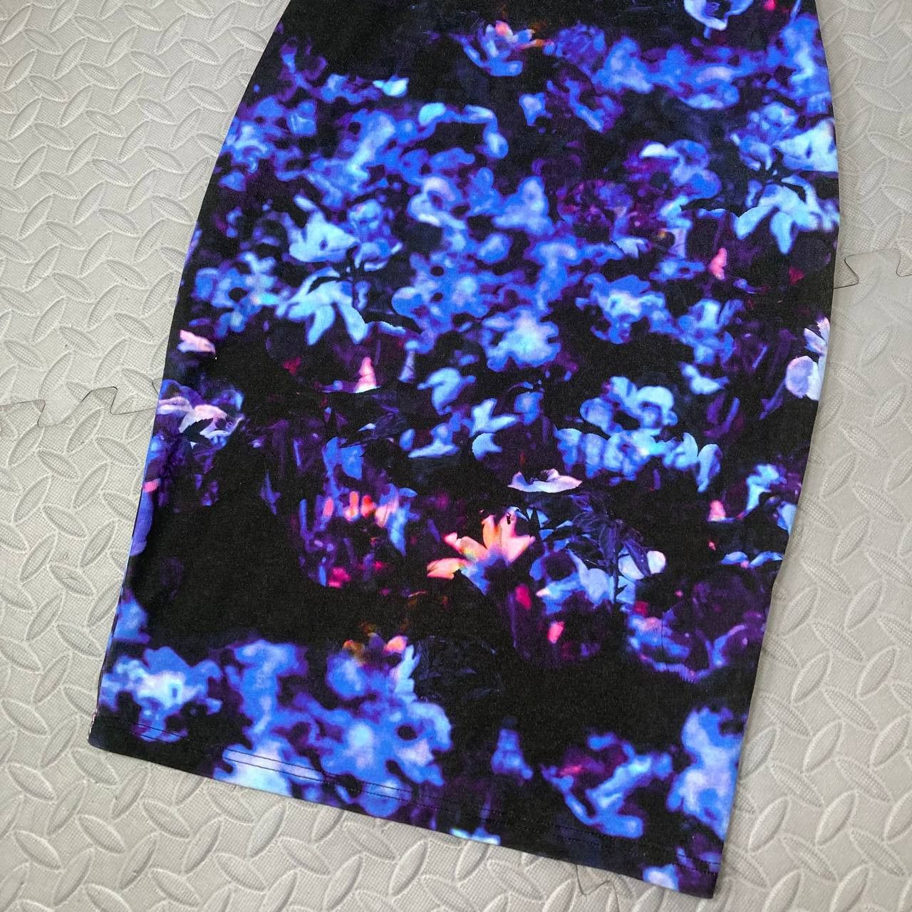 MCQ 2015 Hight-Contrast Blue floral Bodycon Midi Dress Size M / US 6-8 / IT 42-44 - 7 Thumbnail