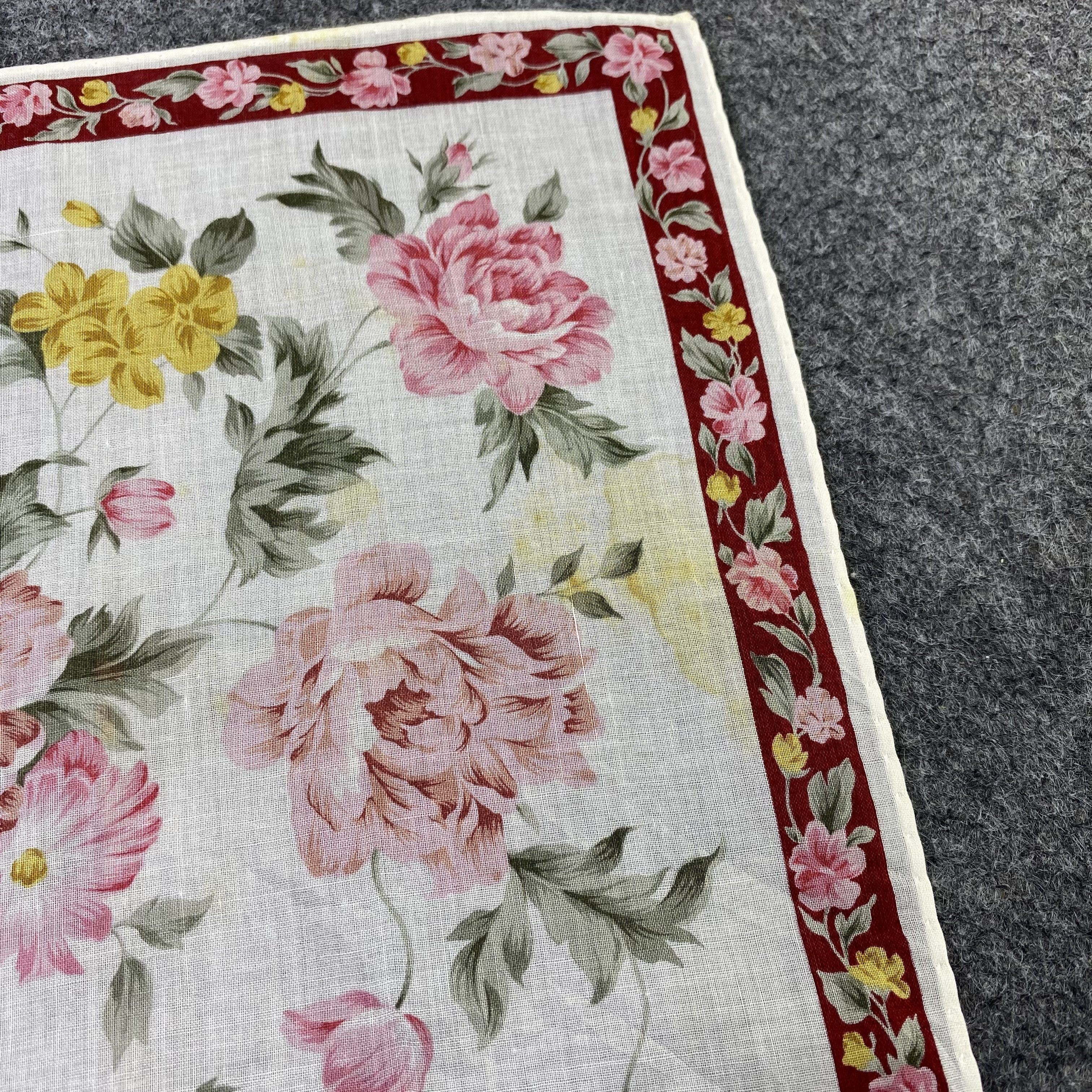 Yves Saint Laurent Yves Saint Laurent Handkerchief /Bandana /Neckerchief-B2266 Size ONE SIZE - 8 Thumbnail
