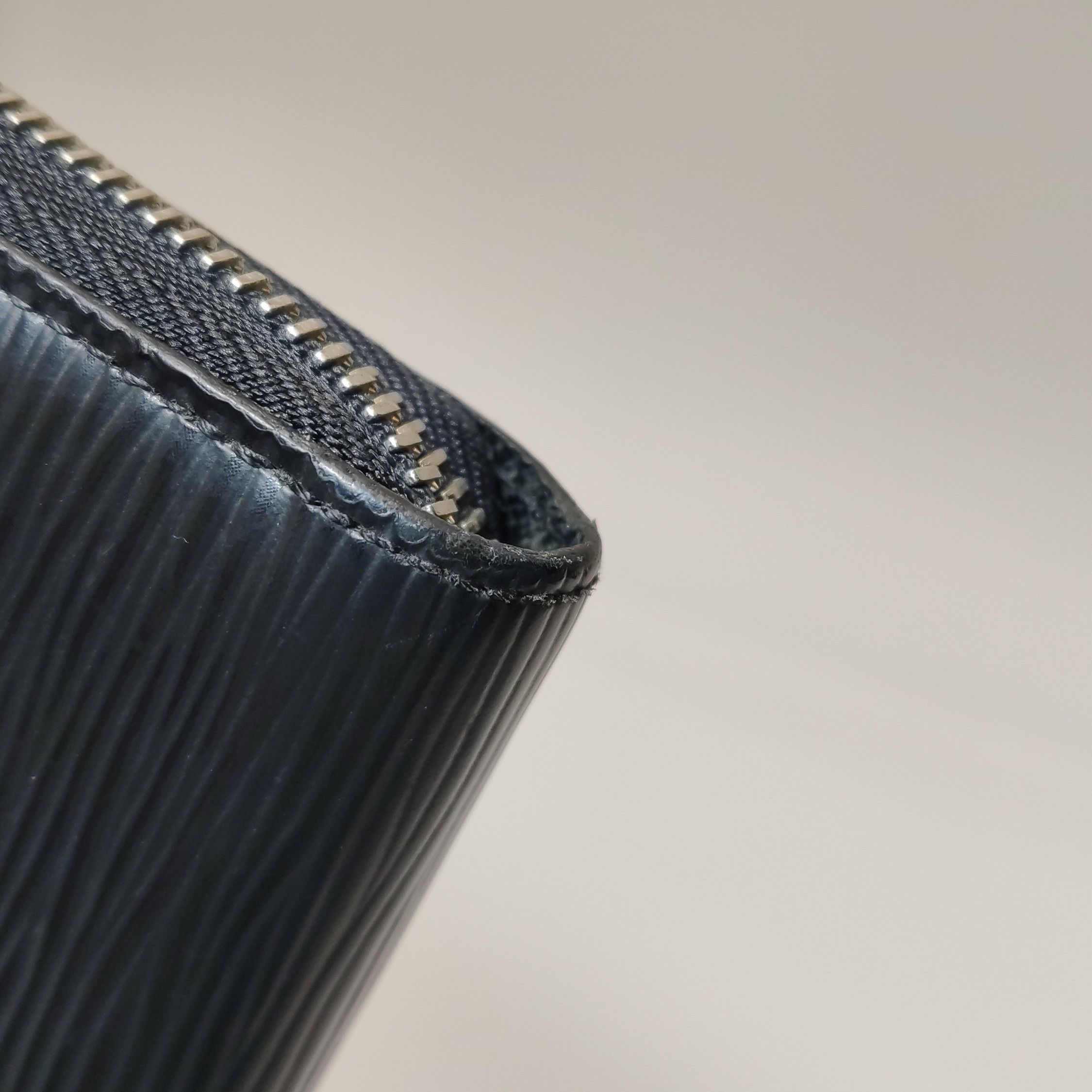 Louis Vuitton Louis Vuitton (LV) Zippy cowhide ripple zip around wallet - Size ONE SIZE - 8 Thumbnail