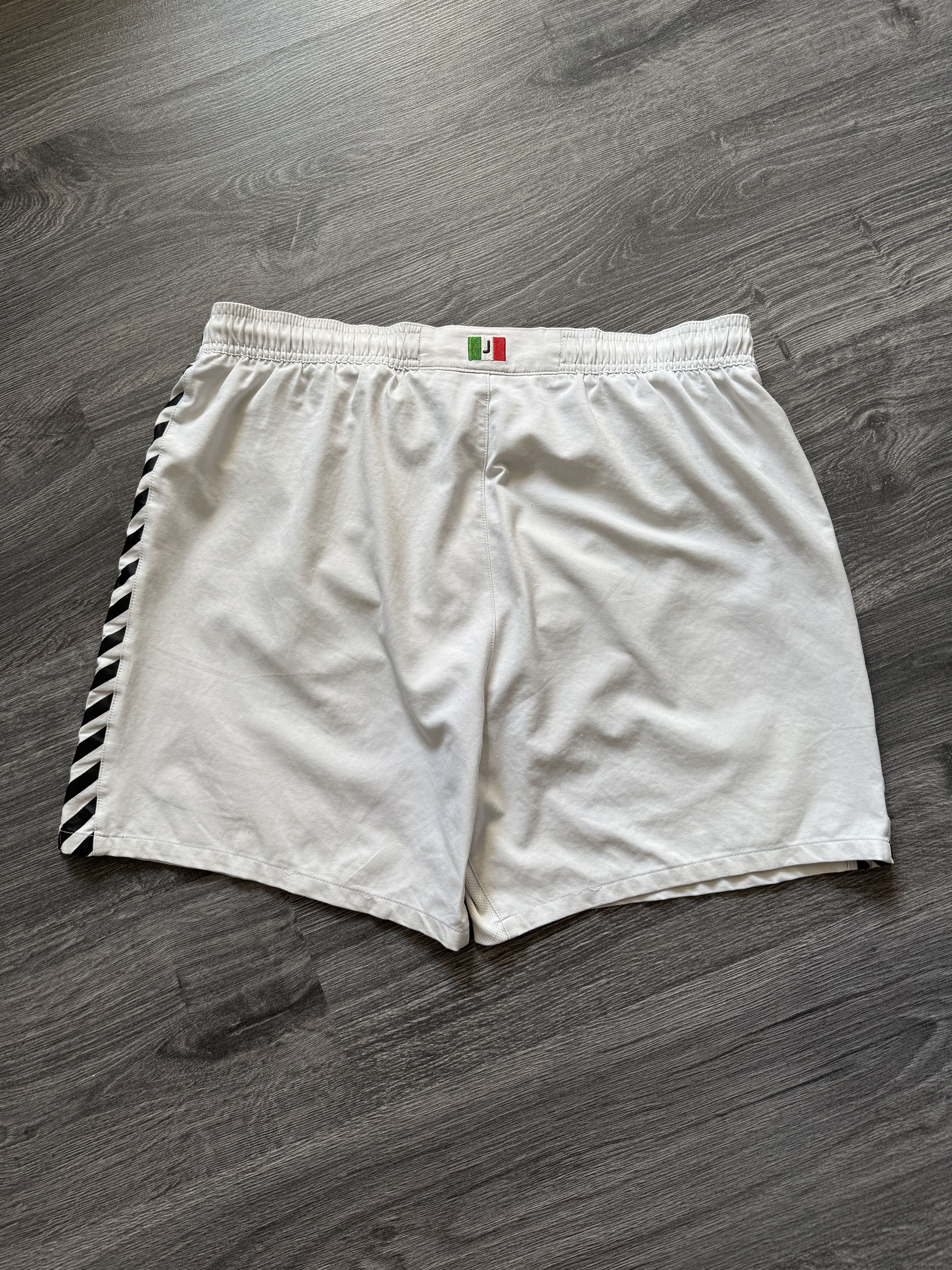 Nike Vintage Y2K Nike Juventus Shorts Size S Size US 30 / EU 46 - 2 Thumbnail