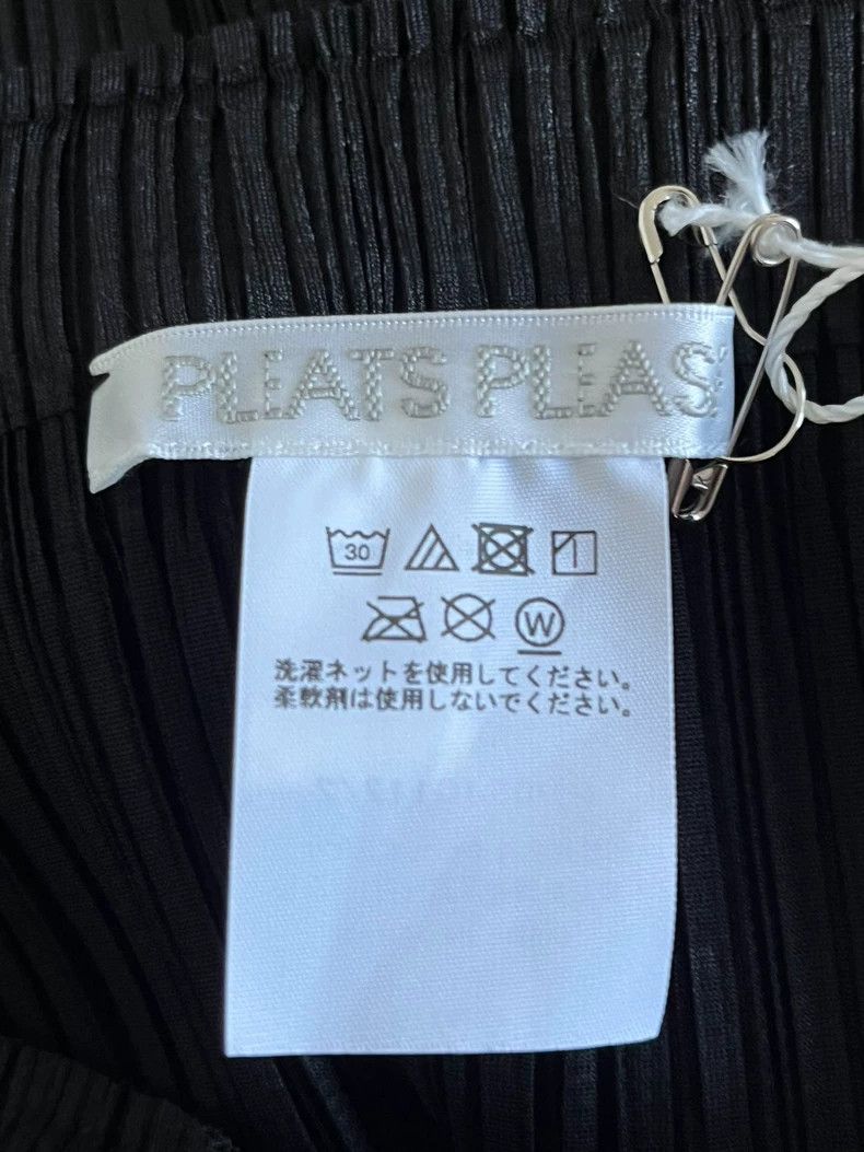 Issey Miyake Issey Miyake size:2 Black pleated skirt Size 22" - 3 Thumbnail