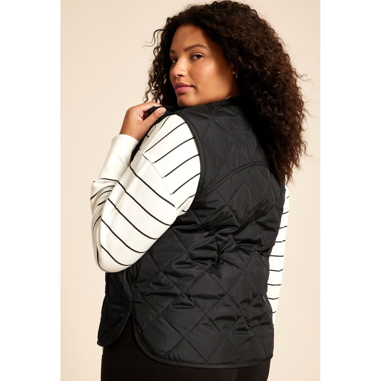 Vintage Maurices Women Black Featherweight Snap Down Zip Sleeveless Quilted Vest 1X XL Size XL / US 12-14 / IT 48-50 - 2 Thumbnail