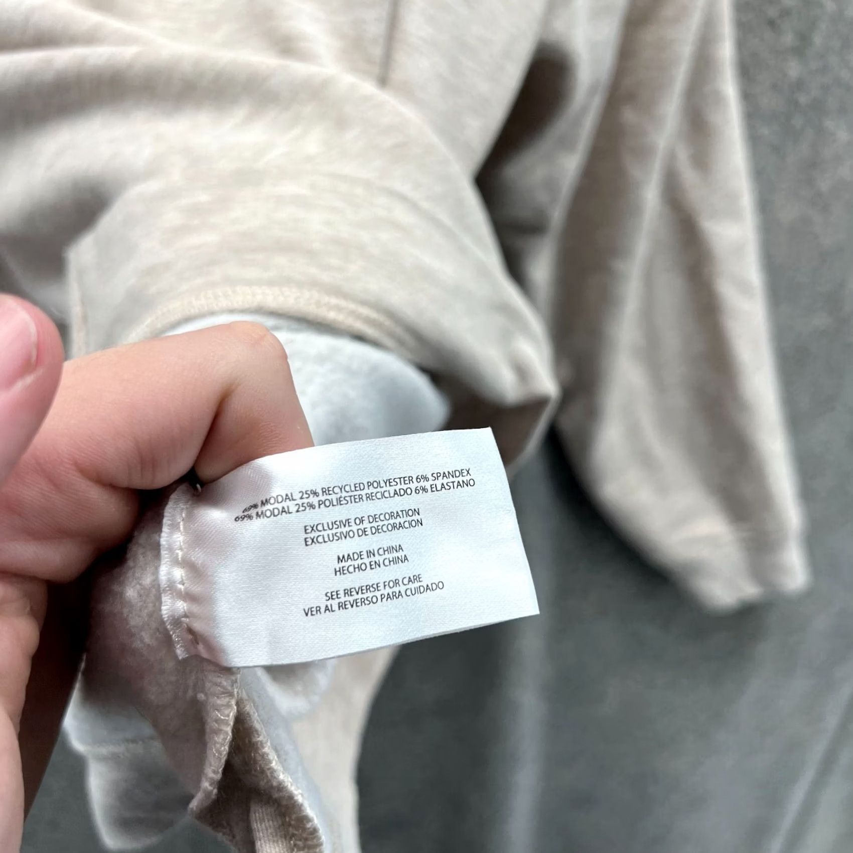 Orvis VINTAGE Orvis Sweater Ladies Large Beige V-Neck Pullover Casual Modal Polyester Fleece Logo All Seasons Womens Size L / US 10 / IT 46 - 4 Thumbnail