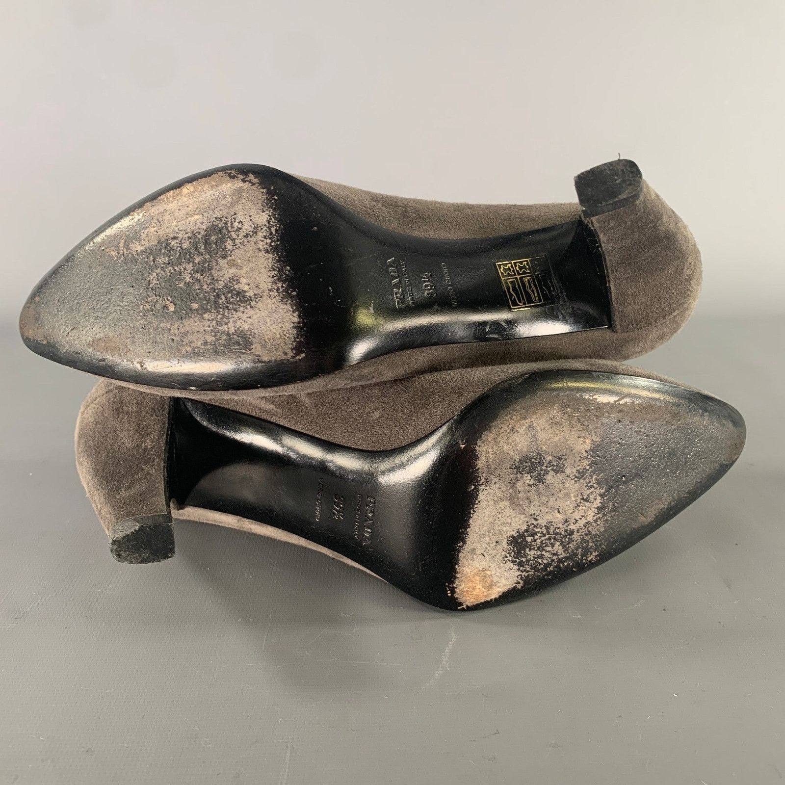 Prada PRADA Size 9.5 Grey Suede Solid Pointed Toe Pumps Size US 9.5 / IT 39.5 - 6 Thumbnail