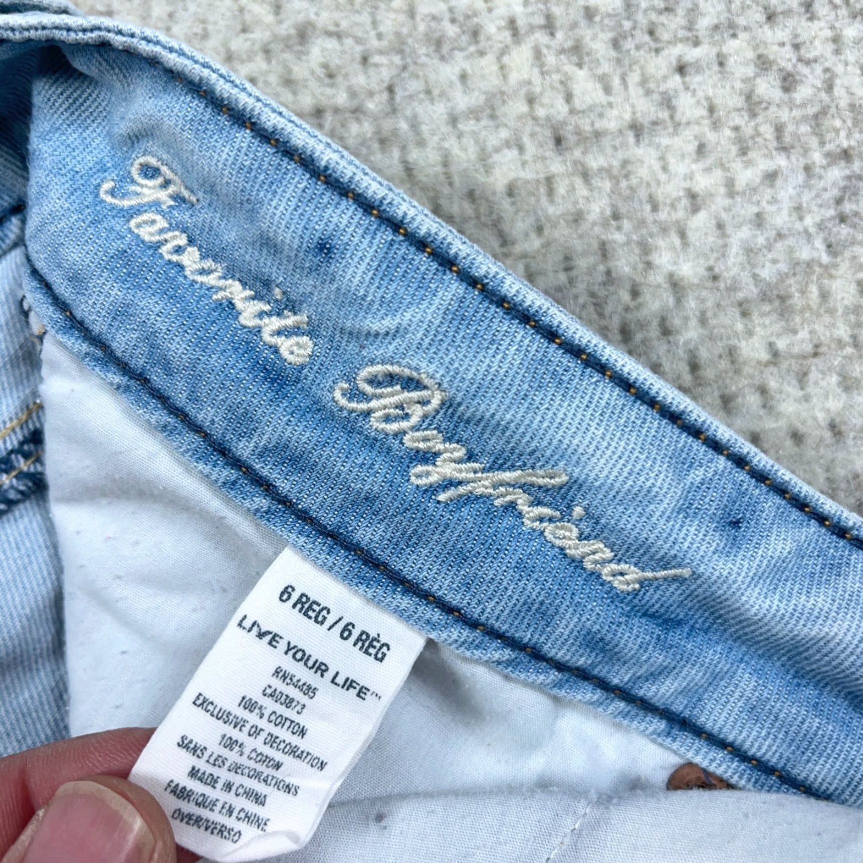 American Eagle Outfitters VINTAGE American Eagle Outfitters Jeans Women 6 Boyfriend Light Wash BLUE 31in 5-Pocket Denim Regular Stretch Zipper Button Logo N/A Size 28" / US 6 / IT 42 - 3 Thumbnail