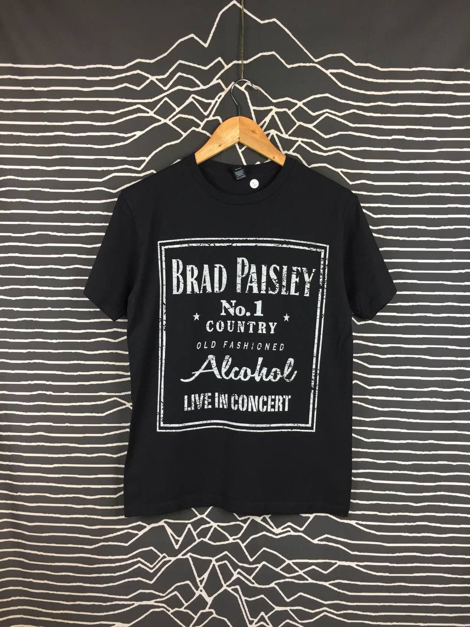 Band Tees × Vintage Brad Paisley No.1 Country Old Fashioned Alcohol Concert Tee Size US S / EU 44-46 / 1 - 4 Thumbnail